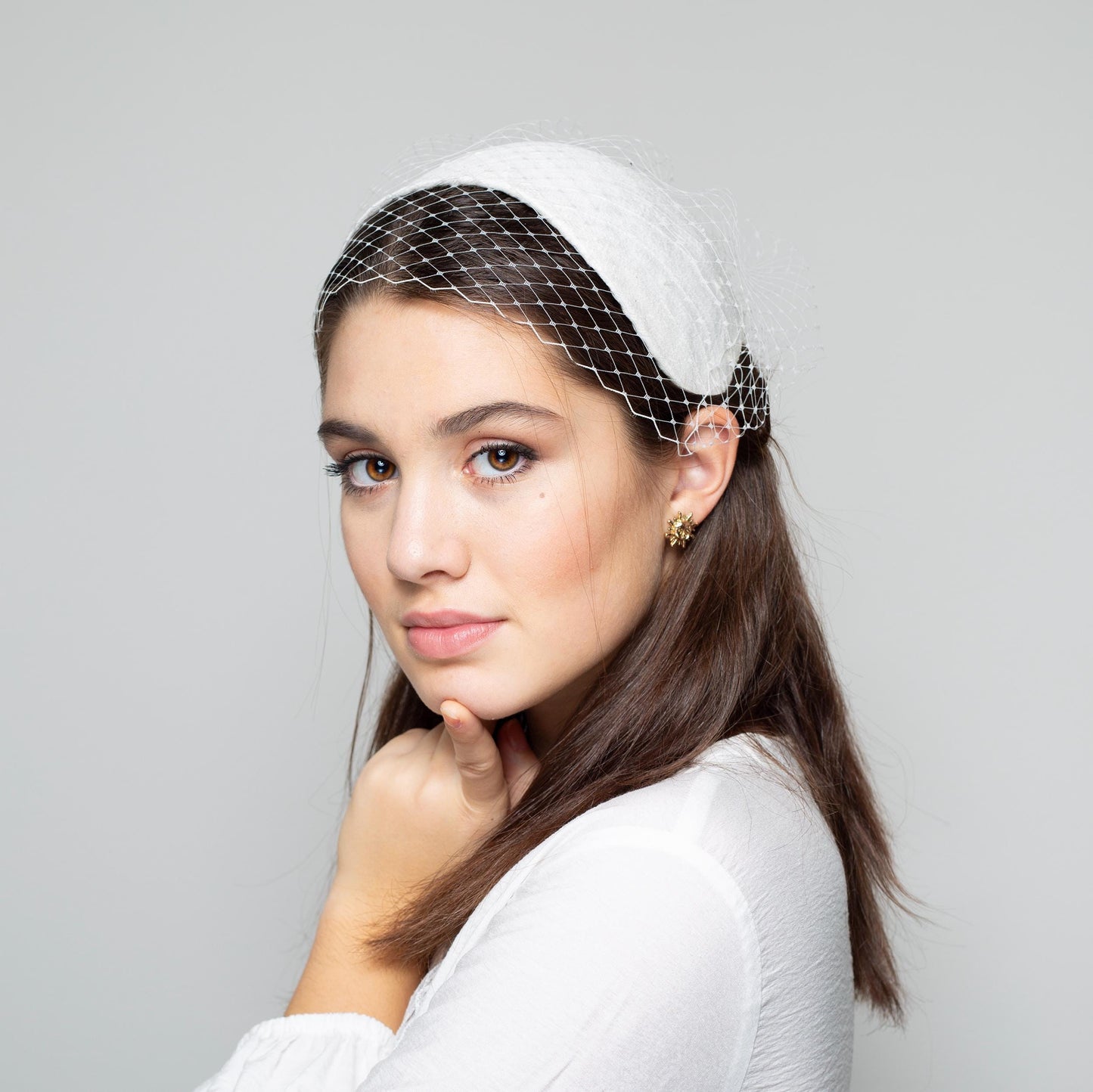 Bridal silk cap headpiece, Grace Kelly–inspired ivory half hat, 1950s-style wedding cap