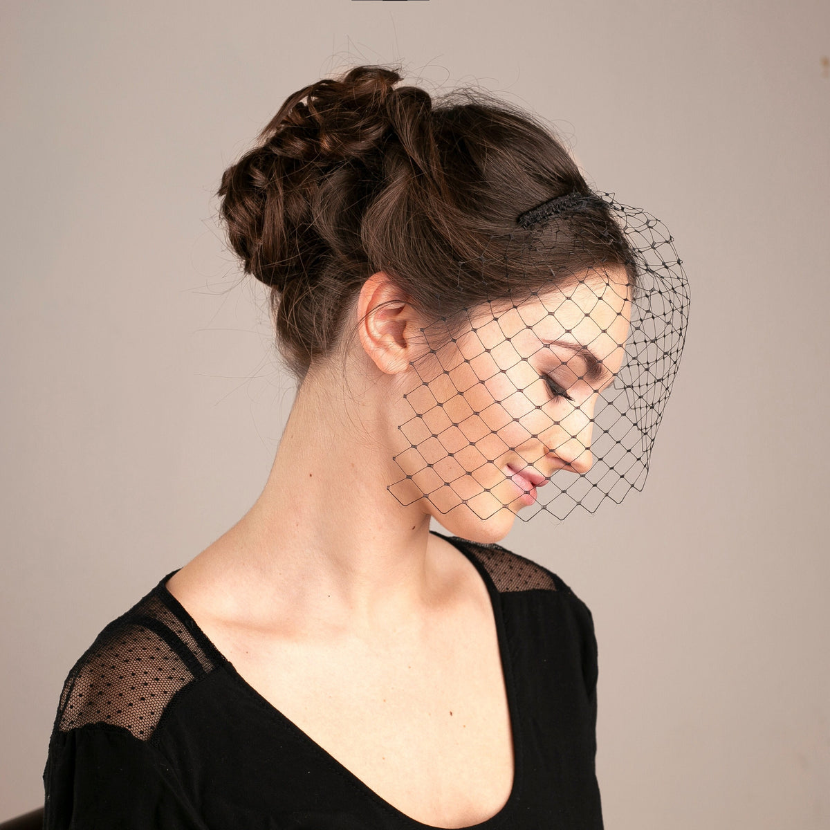 Black Birdcage Veil: Trendy Party Hair Accessory
