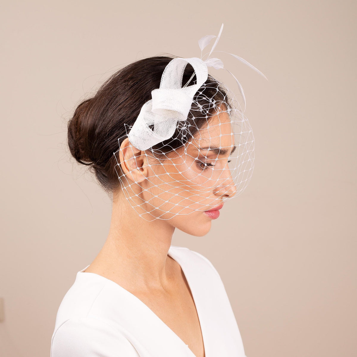 White Feather Wedding Fascinator: Bow Hairpiece with Birdcage Veil detachable netting