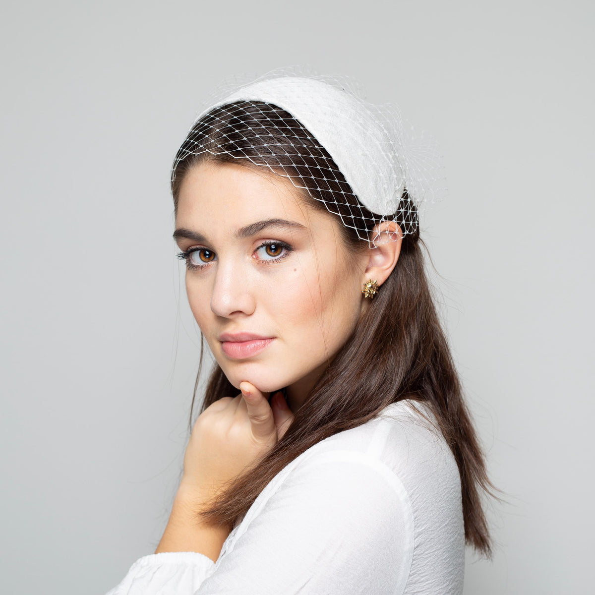 Bridal silk cap headpiece, Grace Kelly–inspired ivory half hat, 1950s-style wedding cap
