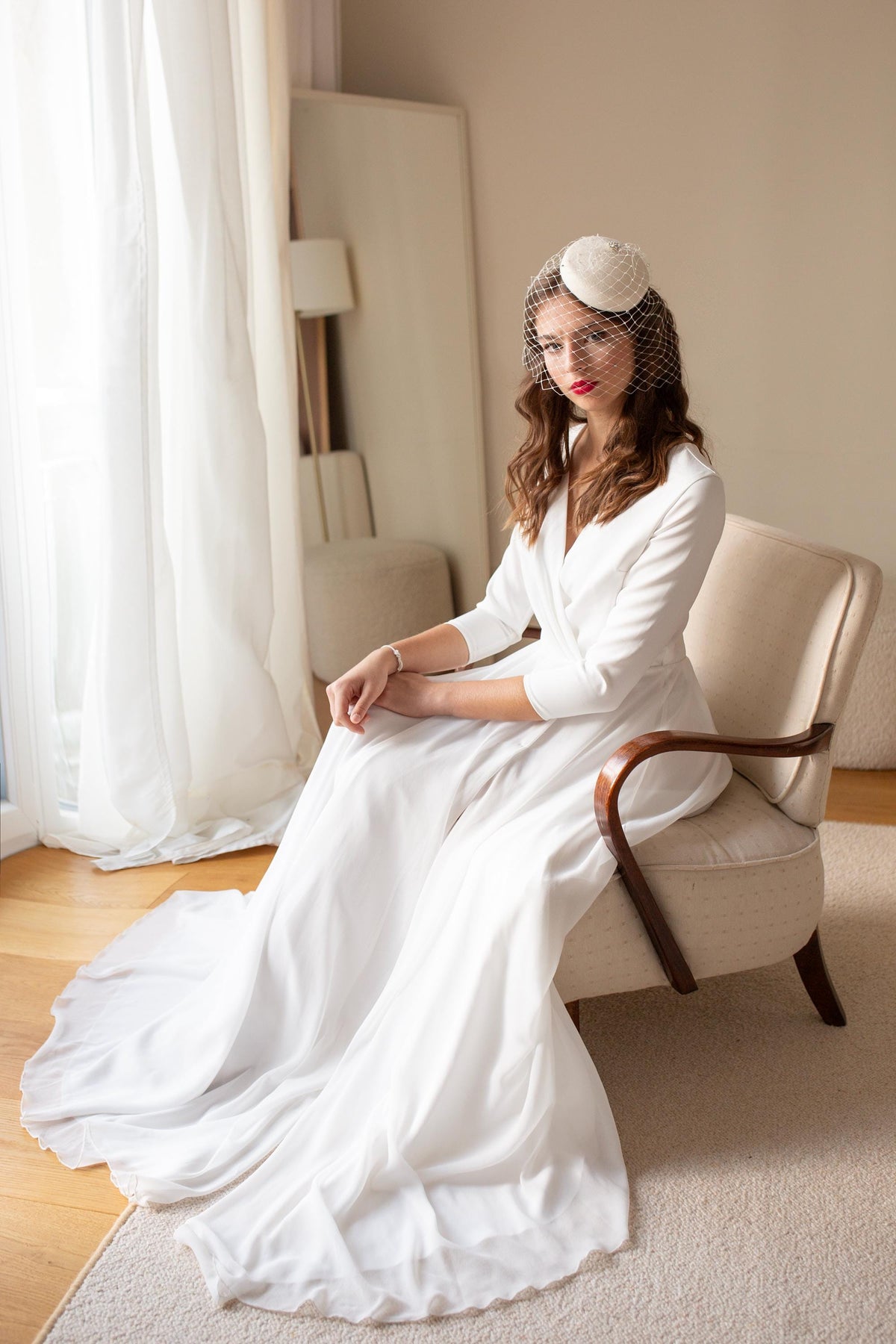 Classic Pillbox Hat for City Hall Wedding, Small Hat with Rhinestone Birdcage Veil, Winter Wedding Headpiece
