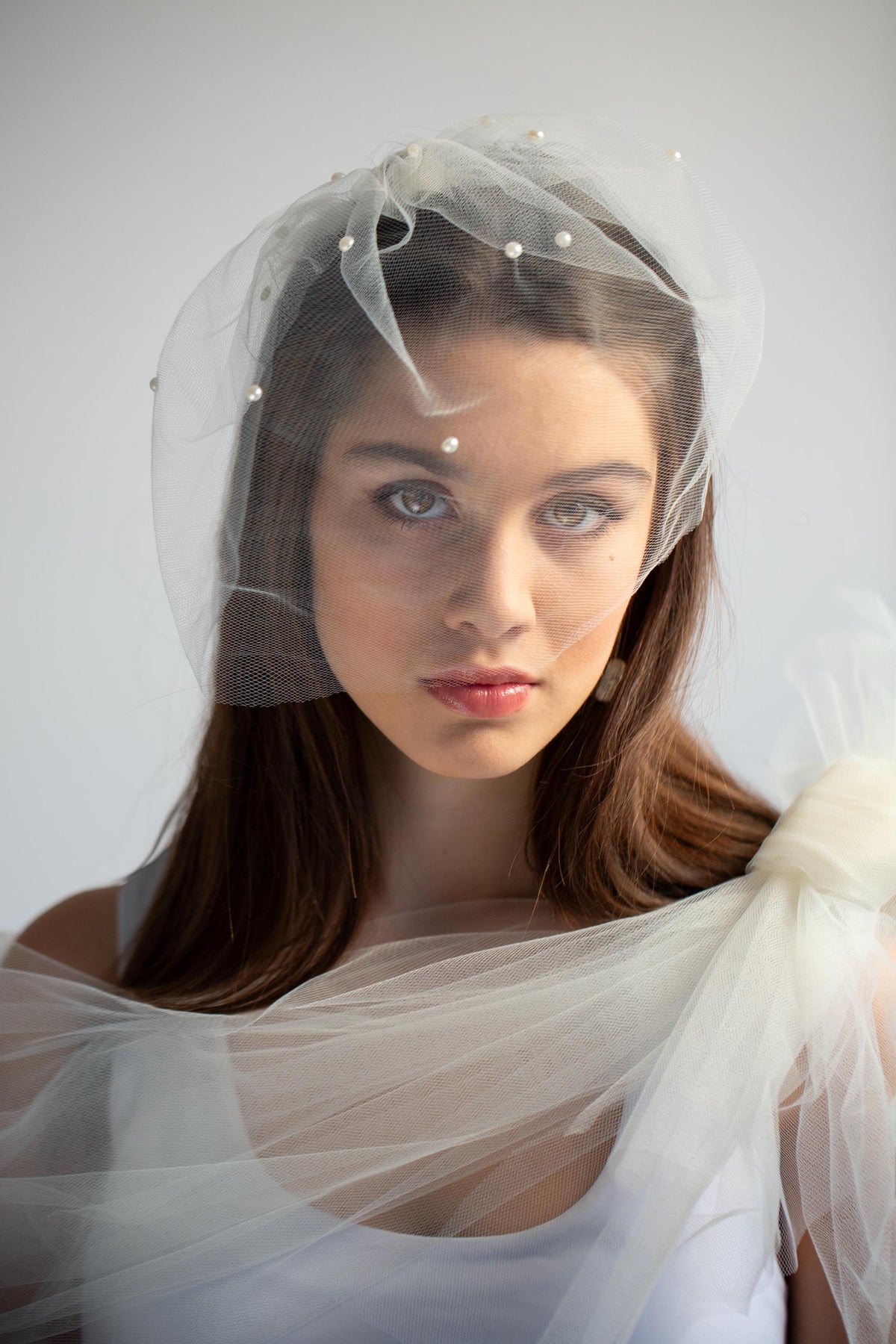 Bridal Tulle Birdcage Veil with Scattered Pearls – Nose-Length Puffy Blusher Veil on Comb