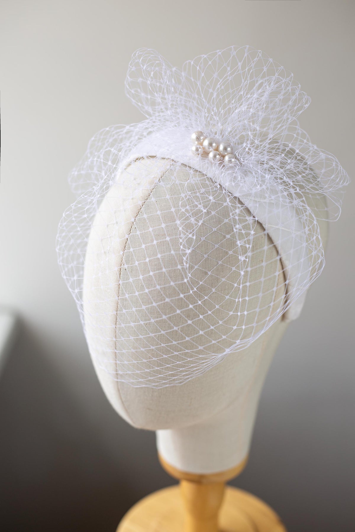 White Birdcage Veil on Wide Velvet Headband with Swarovski Pearls – Modern Bridal Headpiece – Short Wedding Veil – Luxury Bride Accessory