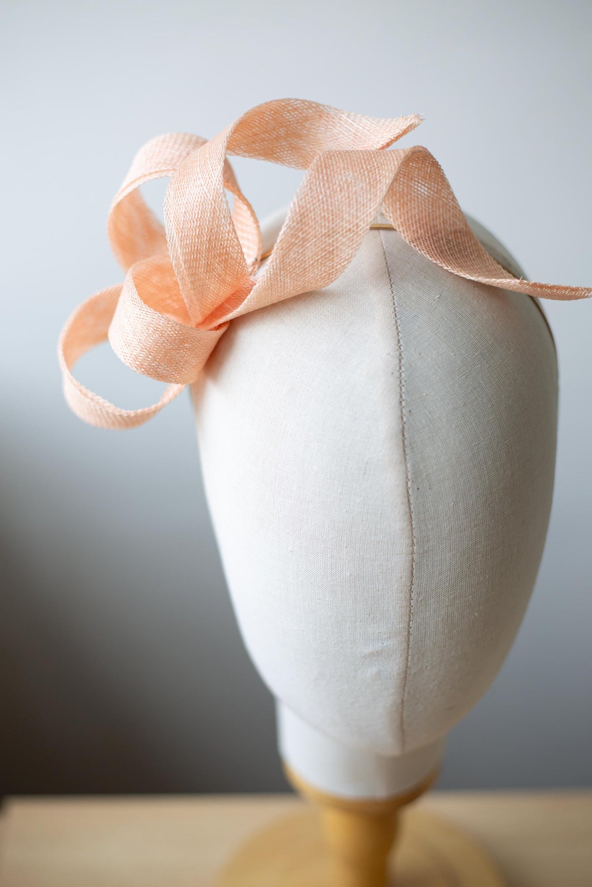 Dusty Pink Fascinator, Elegant Wedding Guest Headpiece, Pink Wedding Hair Accessory, Bridal Fascinator, Mother of the Bride Headpiece