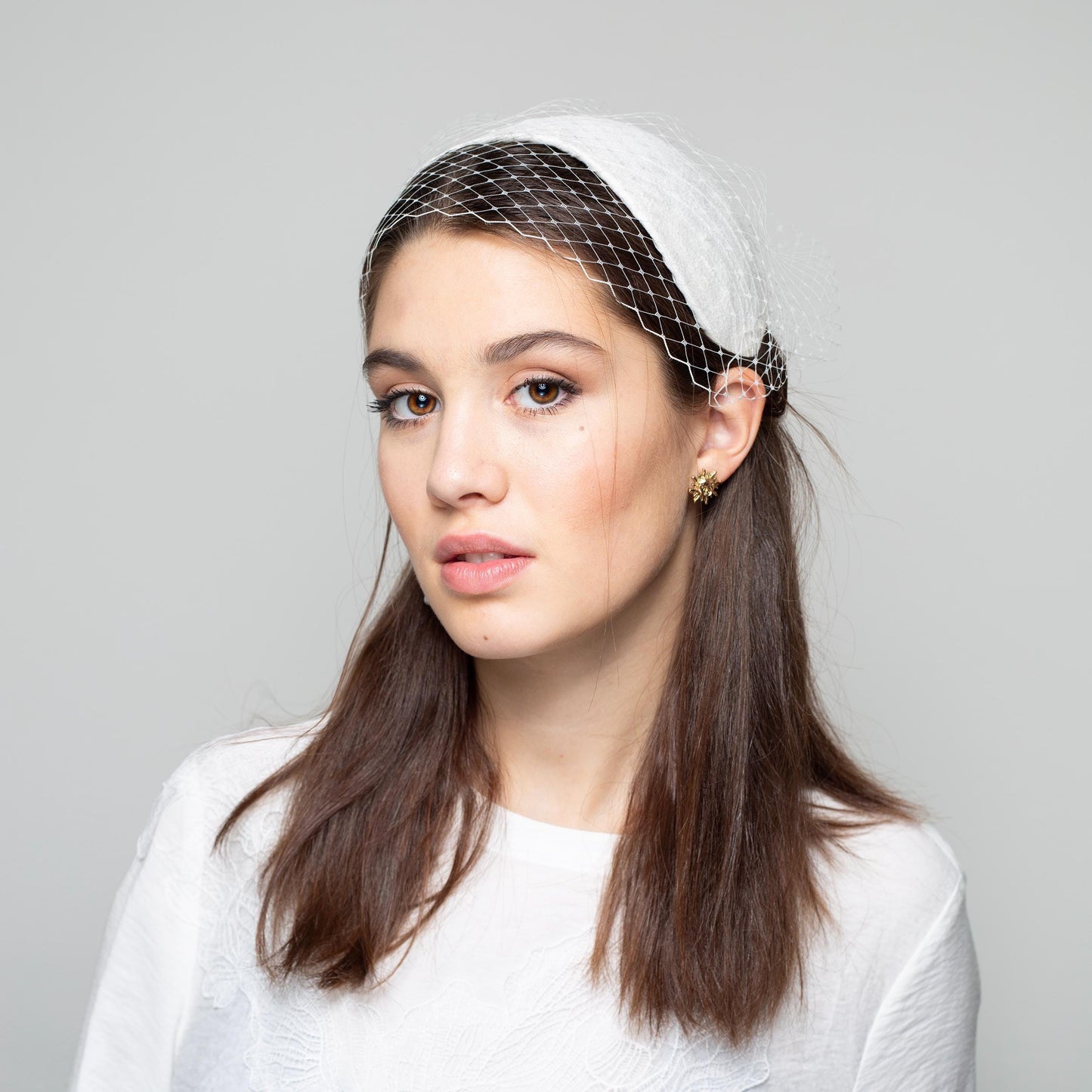 Bridal silk cap headpiece, Grace Kelly–inspired ivory half hat, 1950s-style wedding cap