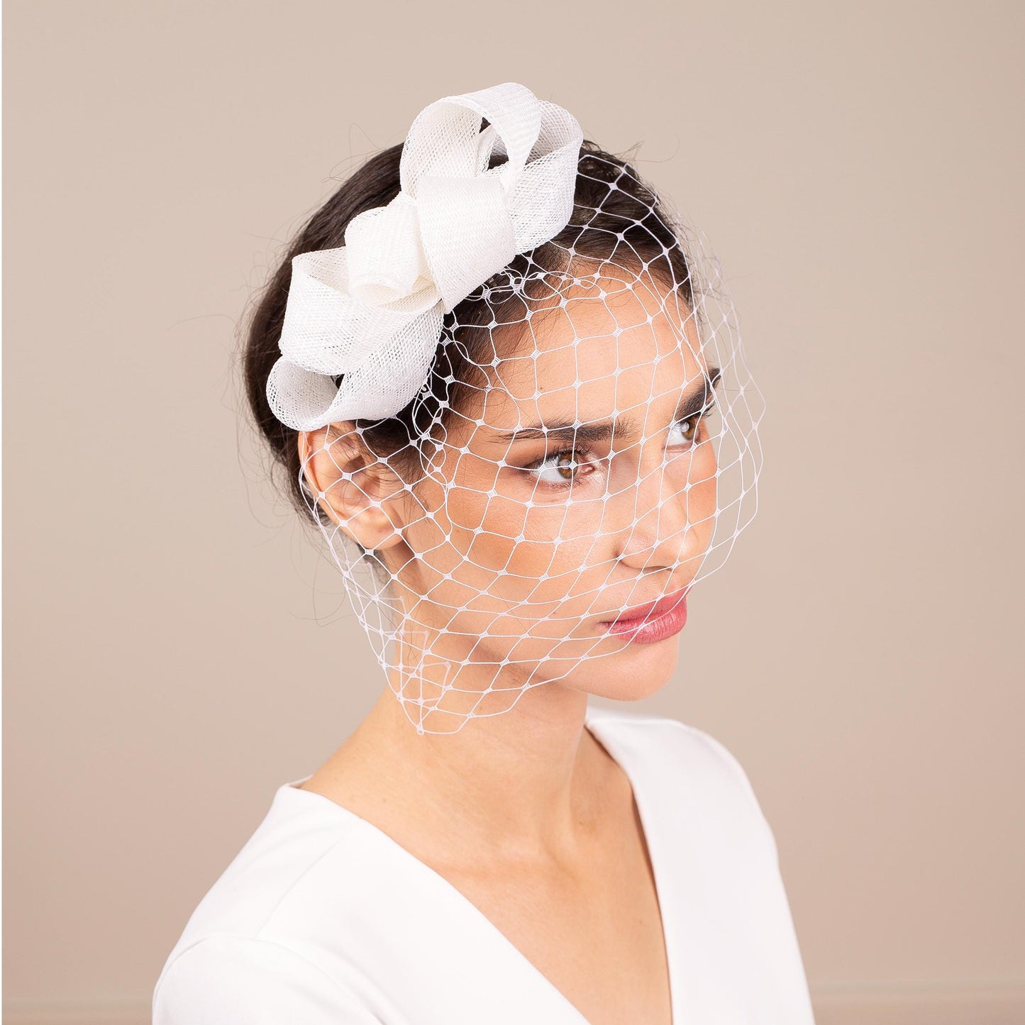 White Bridal Fascinator: Elegant Sinamay Wedding Headpiece with Removable Birdcage Veil