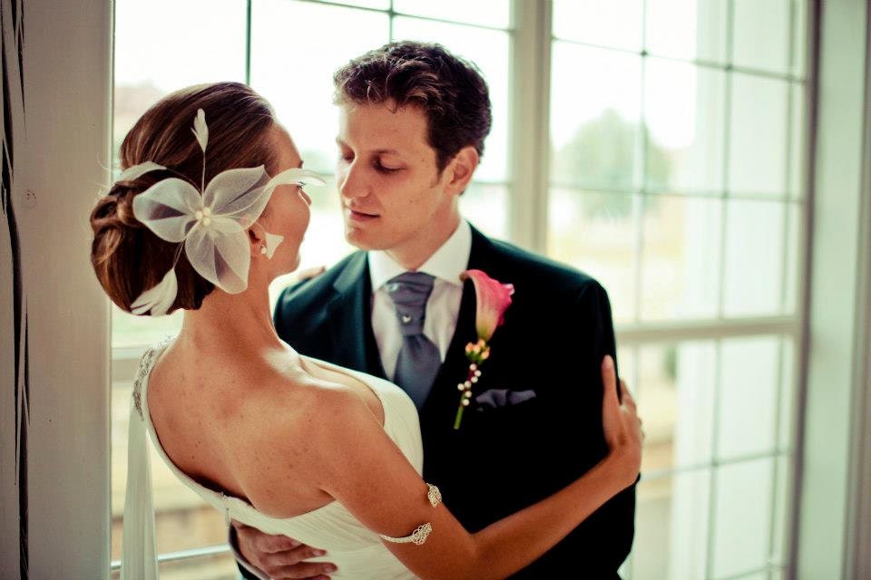 Bridal fascinator with pearls and feathers, crinoline headpiece with pearls
