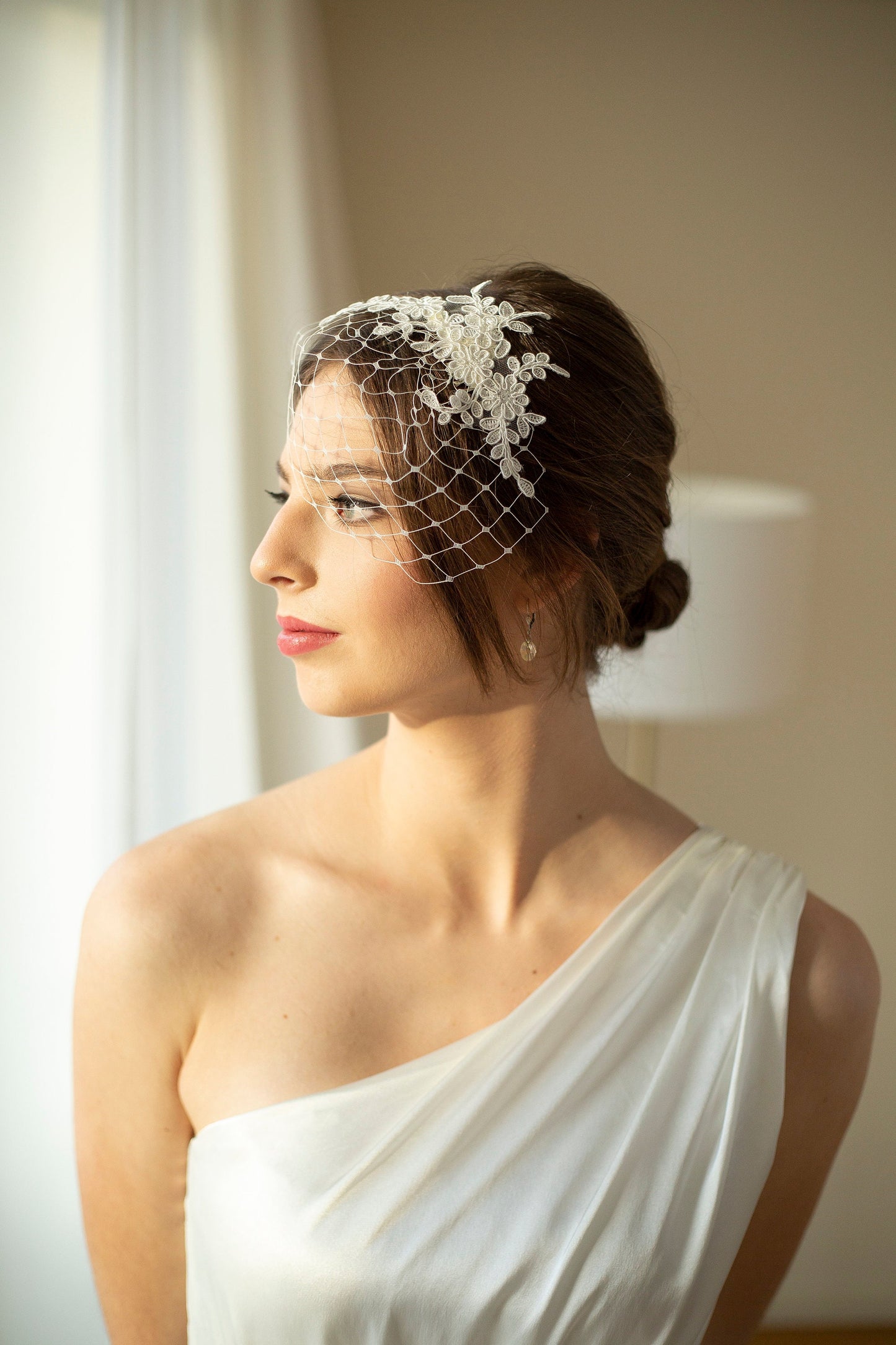 Svatební závoj s květinovou krajkou v barvě slonoviny