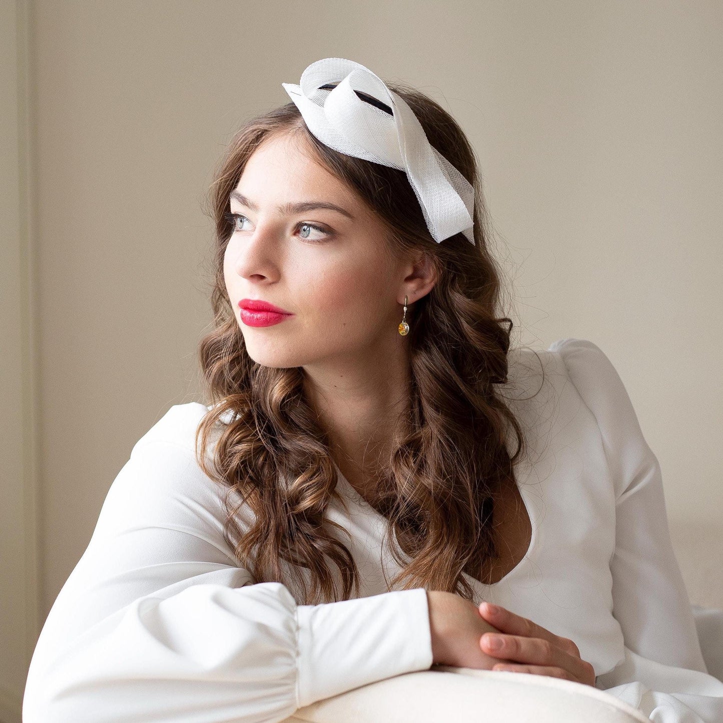 Elegant Sinamay Bow Fascinator: Formal Event Headpiece