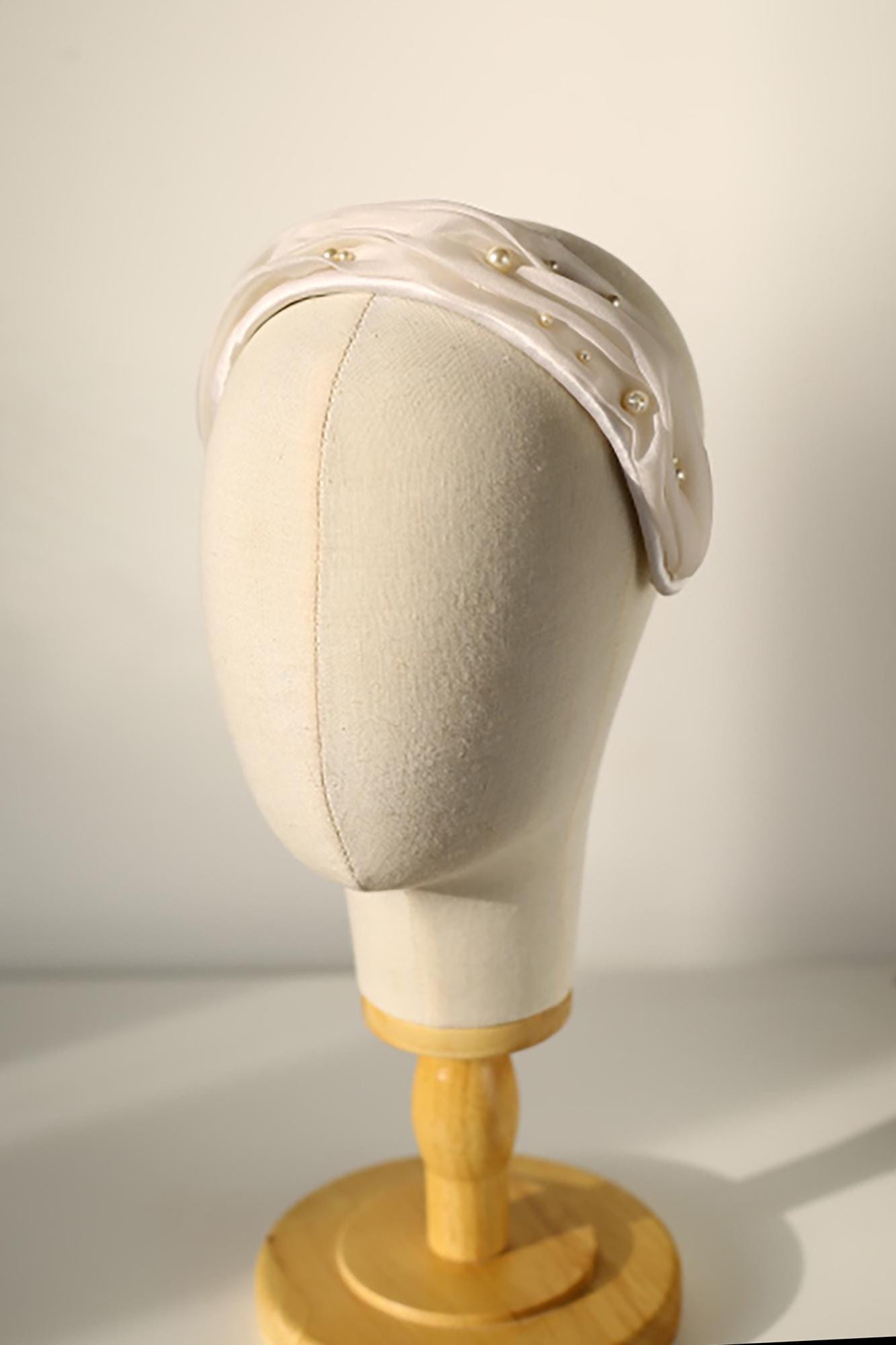 Hollywood Glam Style Wedding Headband: Ruffled Silk Headpiece with removable Veil with Swarovski Pearls for a 1950s bride