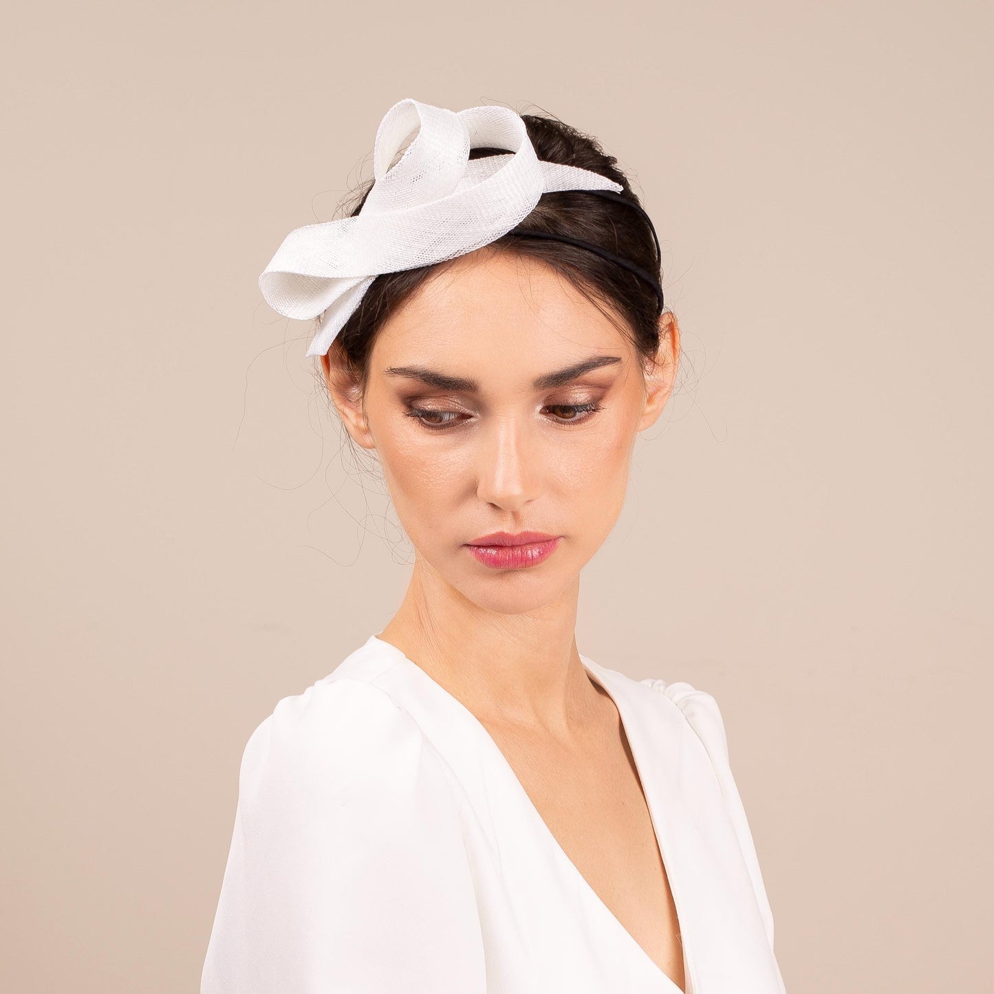 Elegant Sinamay Bow Fascinator: Formal Event Headpiece