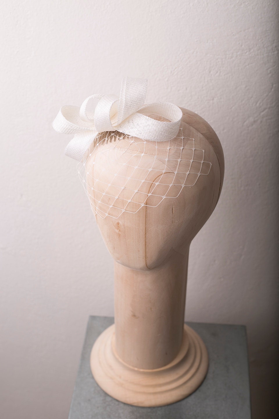 Bridal Bow Fascinator with Birdcage Veil, Elegant Wedding Headpiece