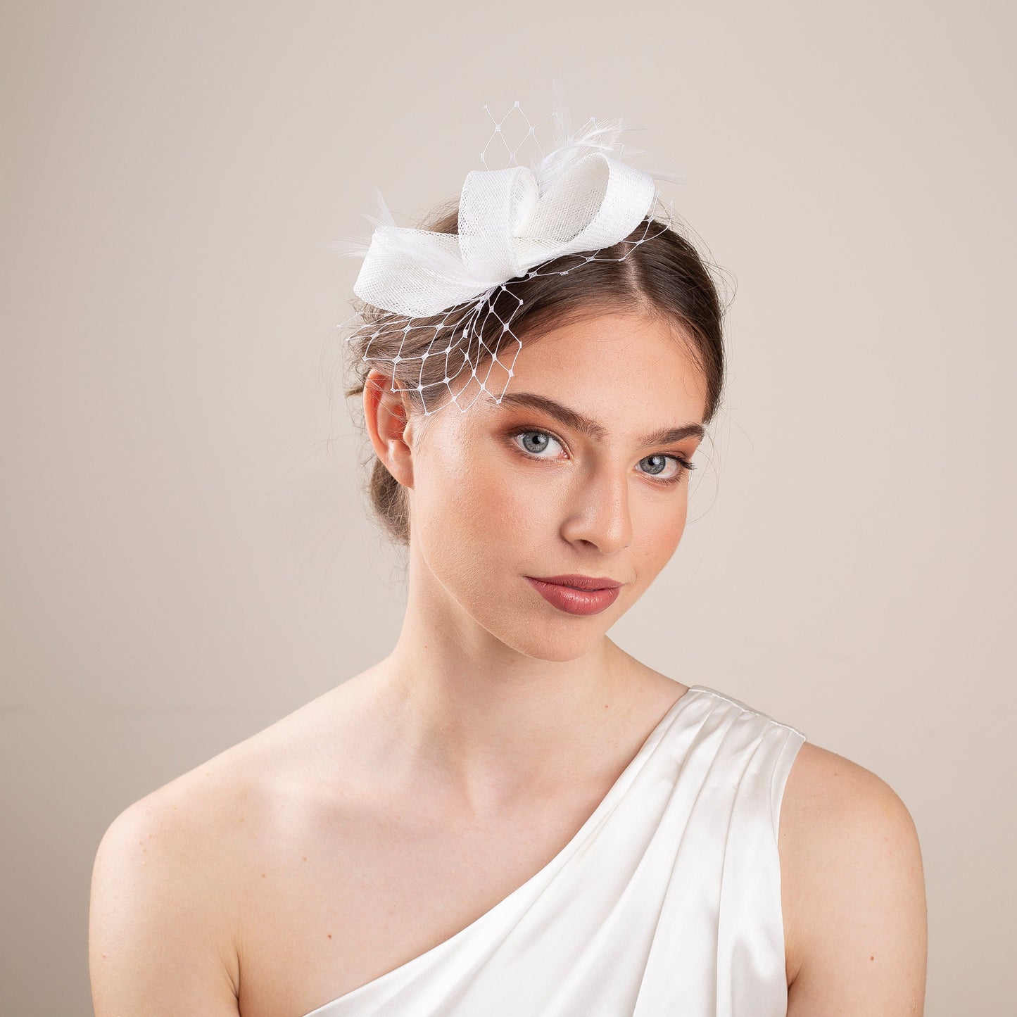 Minimal bridal fascinator with netting and feathers, white feather headpiece for civil wedding