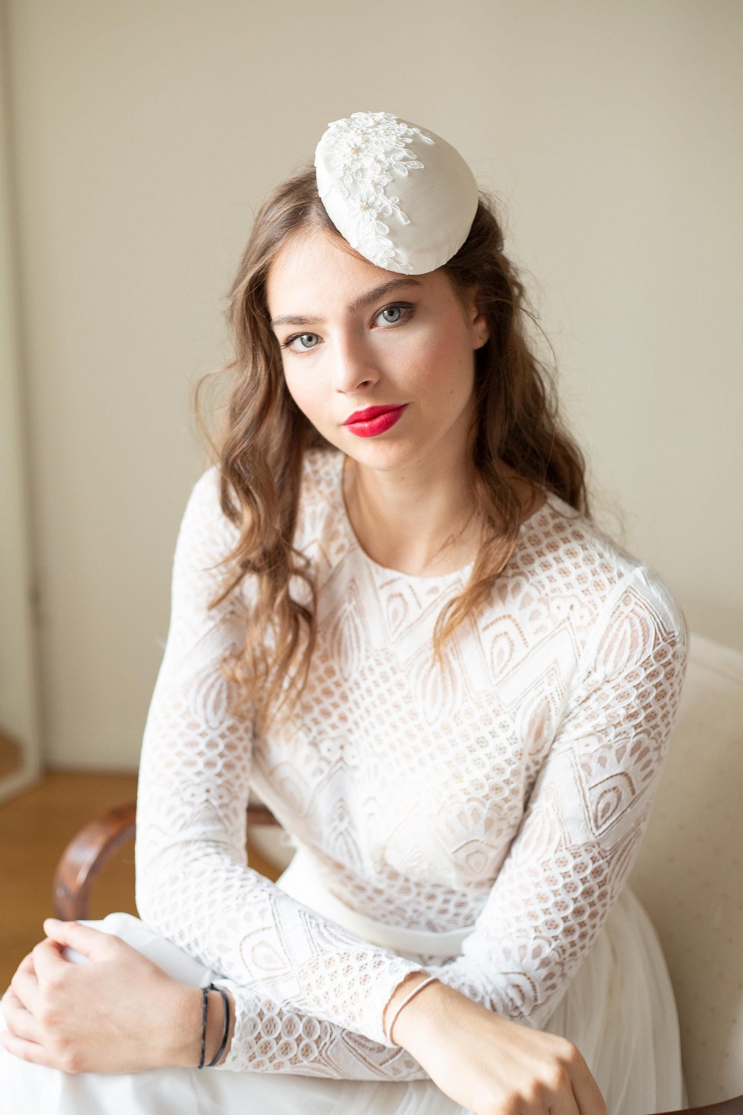 Civil Ceremony Pillbox with Lace and Pearls for a bride, Pearl Beaded Bridal Hat, Ivory Lace Headpiece, Wedding fascinator Mini Hat Pillbox