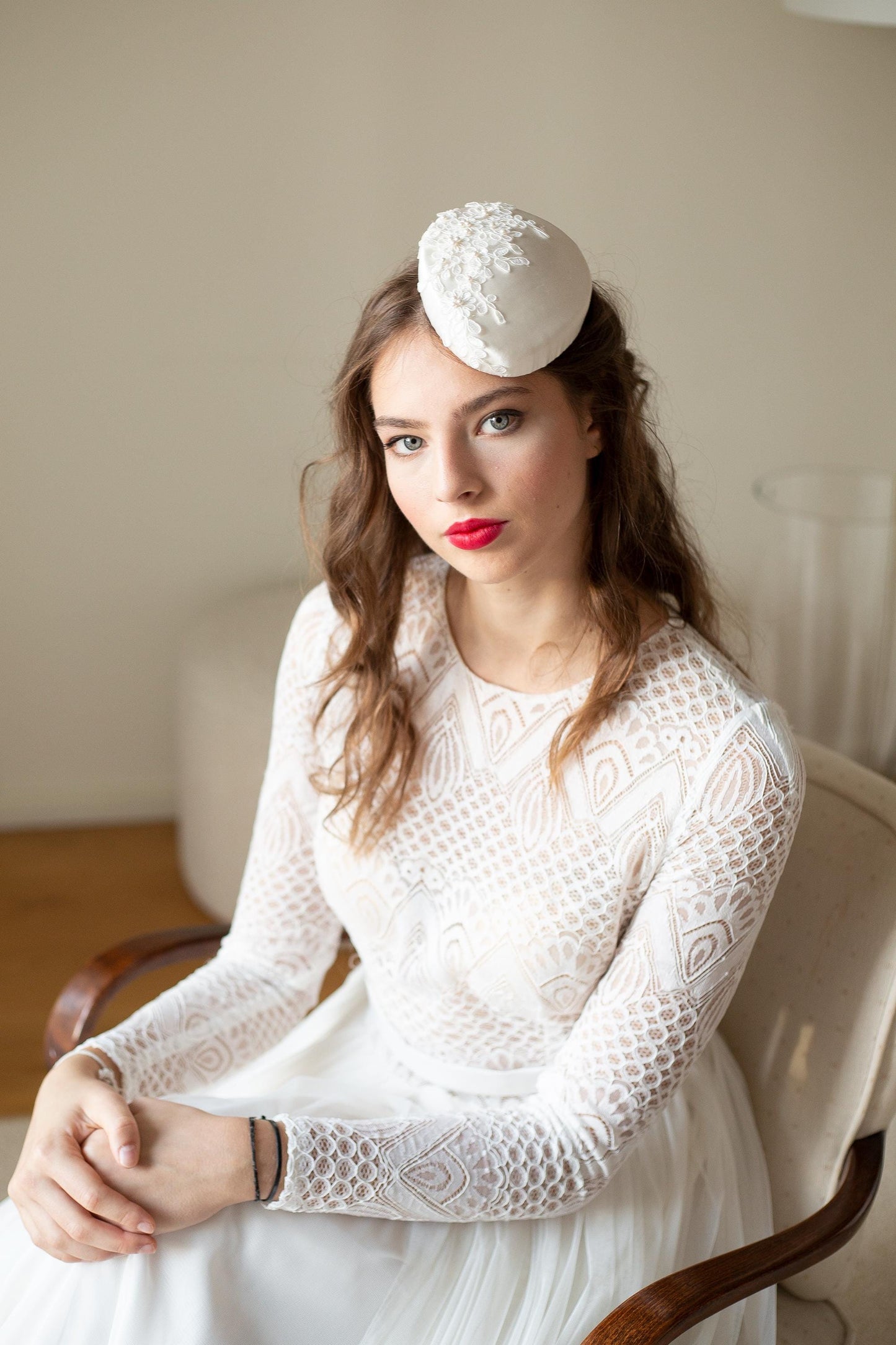Civil Ceremony Pillbox with Lace and Pearls for a bride, Pearl Beaded Bridal Hat, Ivory Lace Headpiece, Wedding fascinator Mini Hat Pillbox