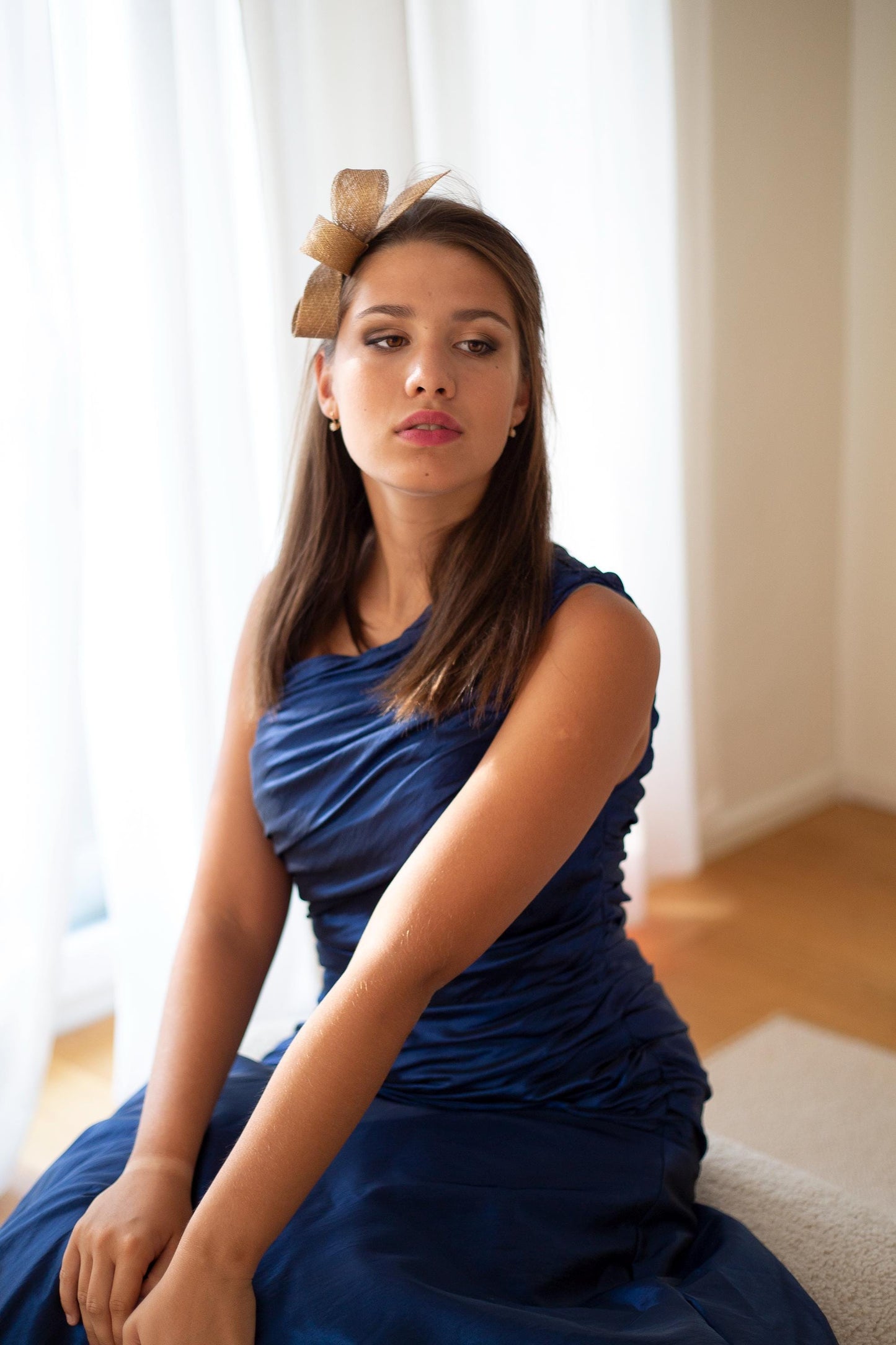 Metallic Gold Bow Fascinator: Elegant Sinamay Headpiece