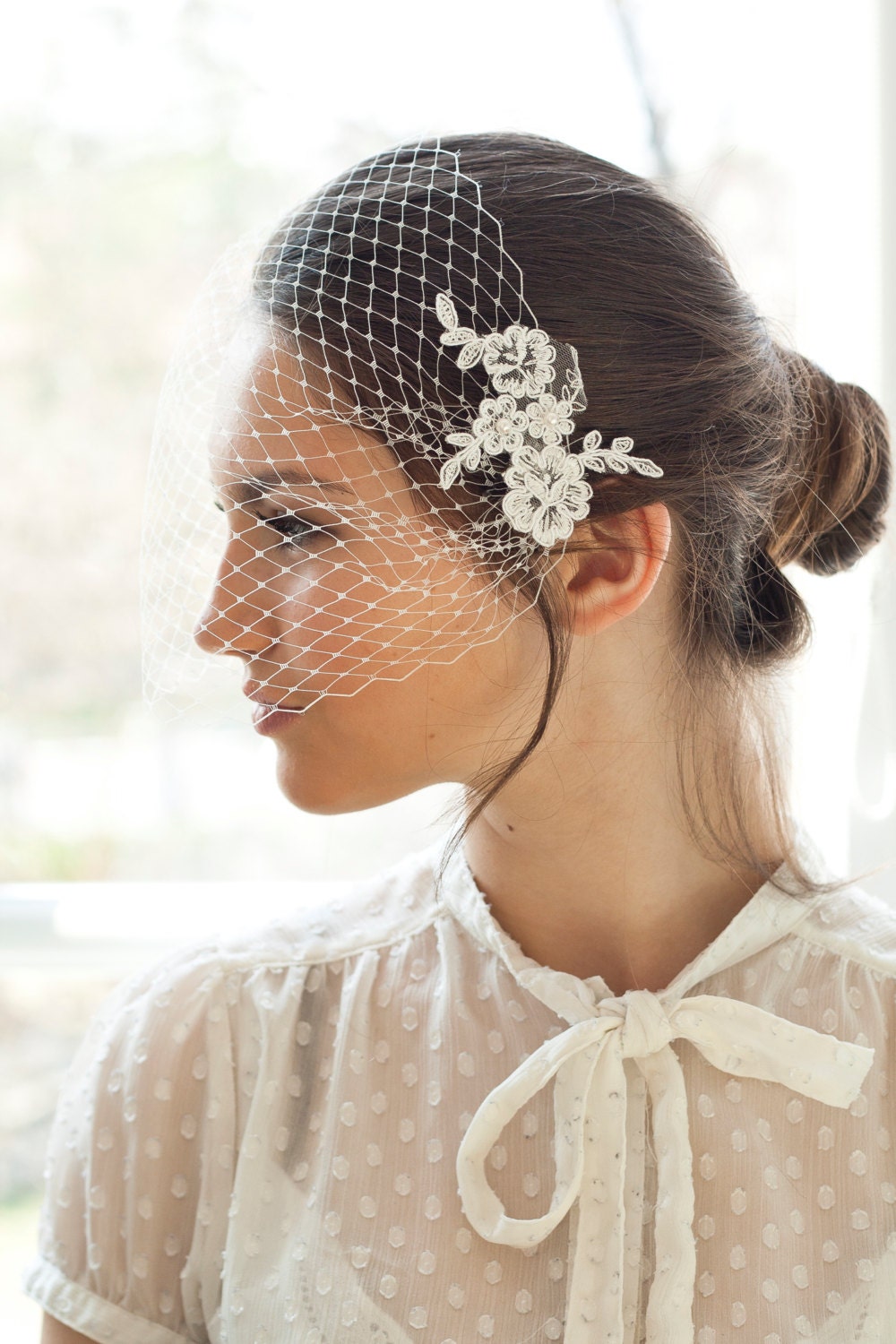 Bridal bandeau veil with floral lace and pearls, wedding lace bandeau with Swarovski Pearls, short veil for bride, pearls bandeau veil