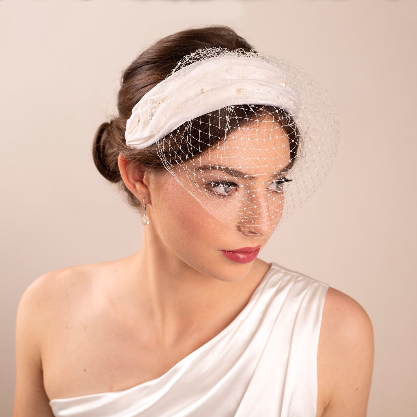 Hollywood Glam Style Wedding Headband: Ruffled Silk Headpiece with removable Veil with Swarovski Pearls for a 1950s bride