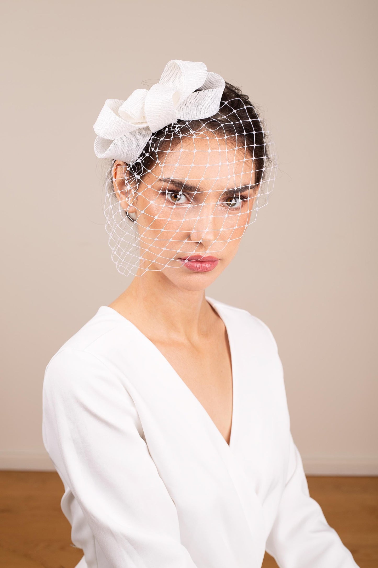 White Bridal Fascinator: Elegant Sinamay Wedding Headpiece with Removable Birdcage Veil