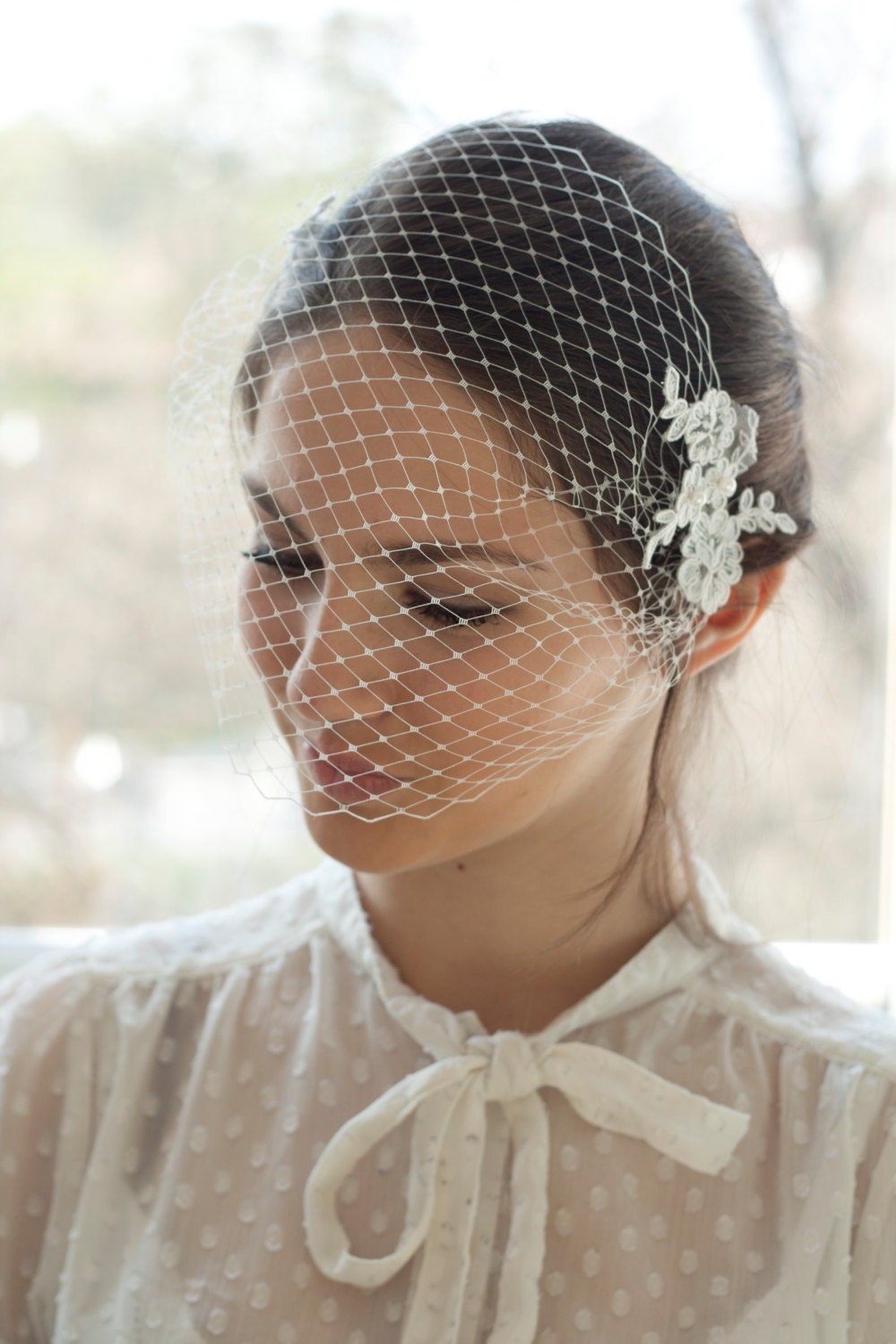 Bridal bandeau veil with floral lace and pearls, wedding lace bandeau with Swarovski Pearls, short veil for bride, pearls bandeau veil