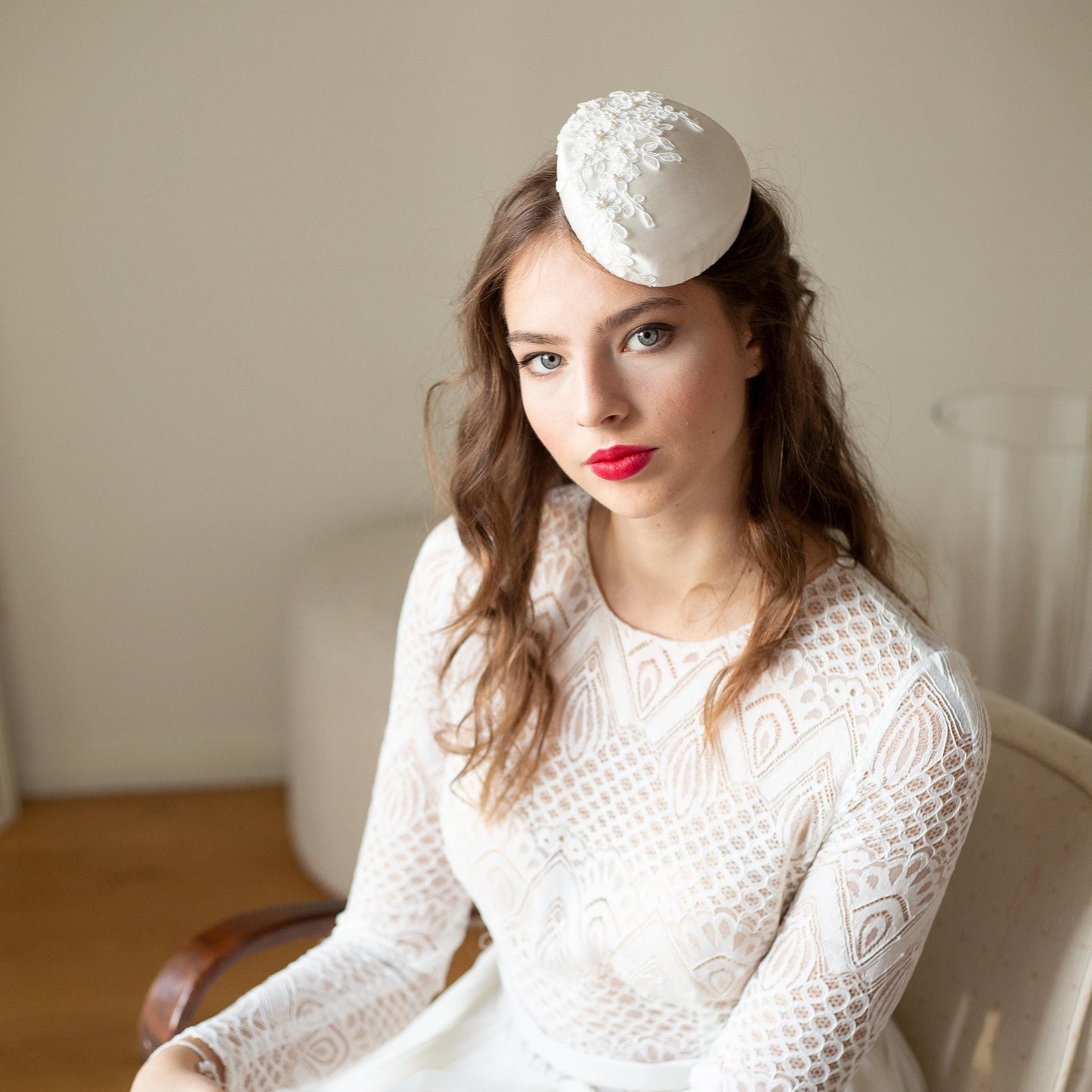 Civil Ceremony Pillbox with Lace and Pearls for a bride, Pearl Beaded Bridal Hat, Ivory Lace Headpiece, Wedding fascinator Mini Hat Pillbox