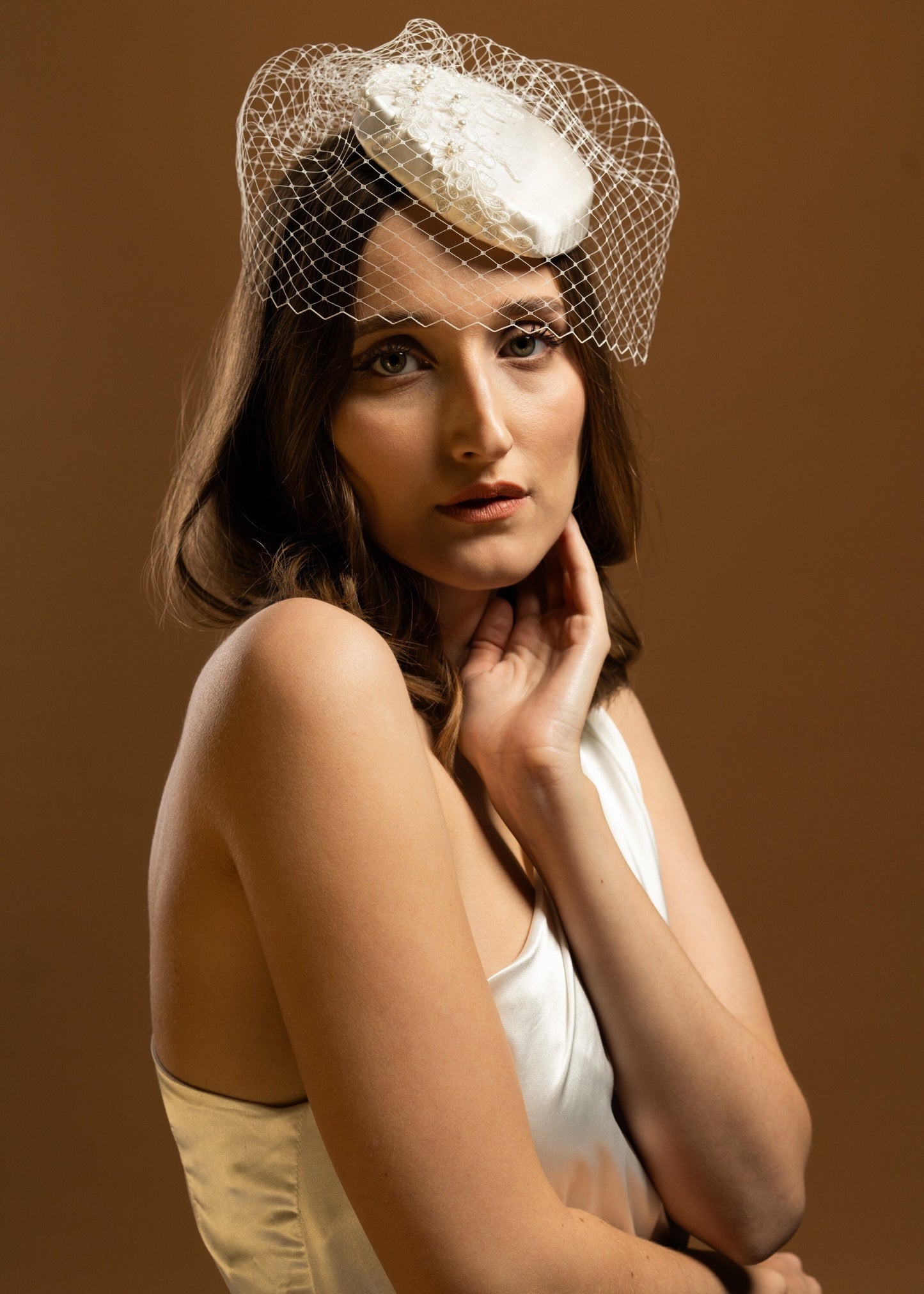 Civil Ceremony Pillbox with Lace and Pearls for a bride, Pearl Beaded Bridal Hat, Ivory Lace Headpiece, Wedding fascinator Mini Hat Pillbox