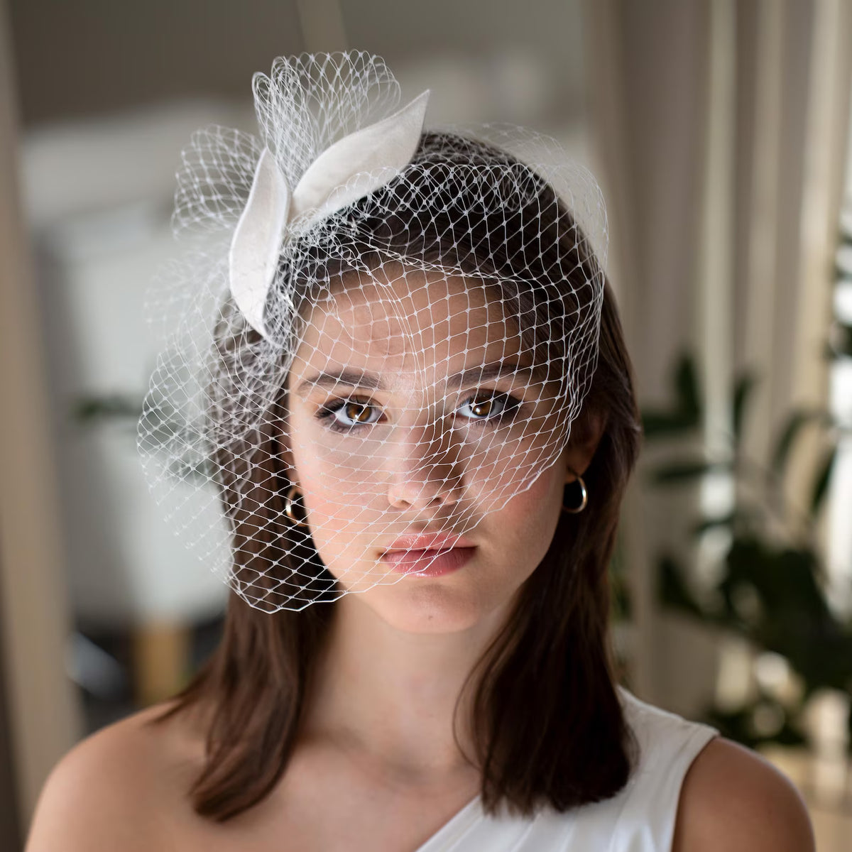 Ivory Birdcage Veil Bridal Fascinator – Felt Leaf Wedding Headpiece – Modern Bride Hair Accessory for Civil Wedding & City Hall Elopement