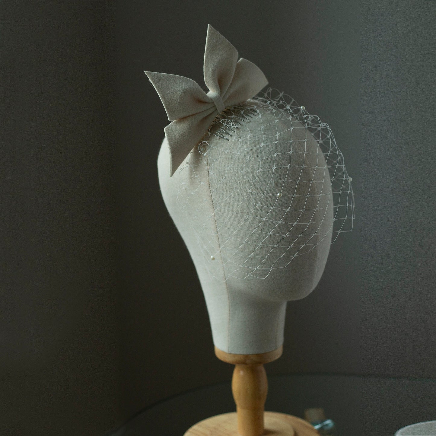 Bridal Felt Bow Birdcage Veil: Oversize Wedding Fascinator