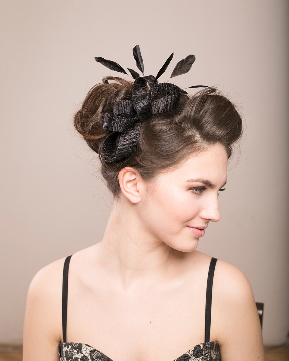 Eleganter Federfascinator, moderner Kopfschmuck für Hochzeitsgäste