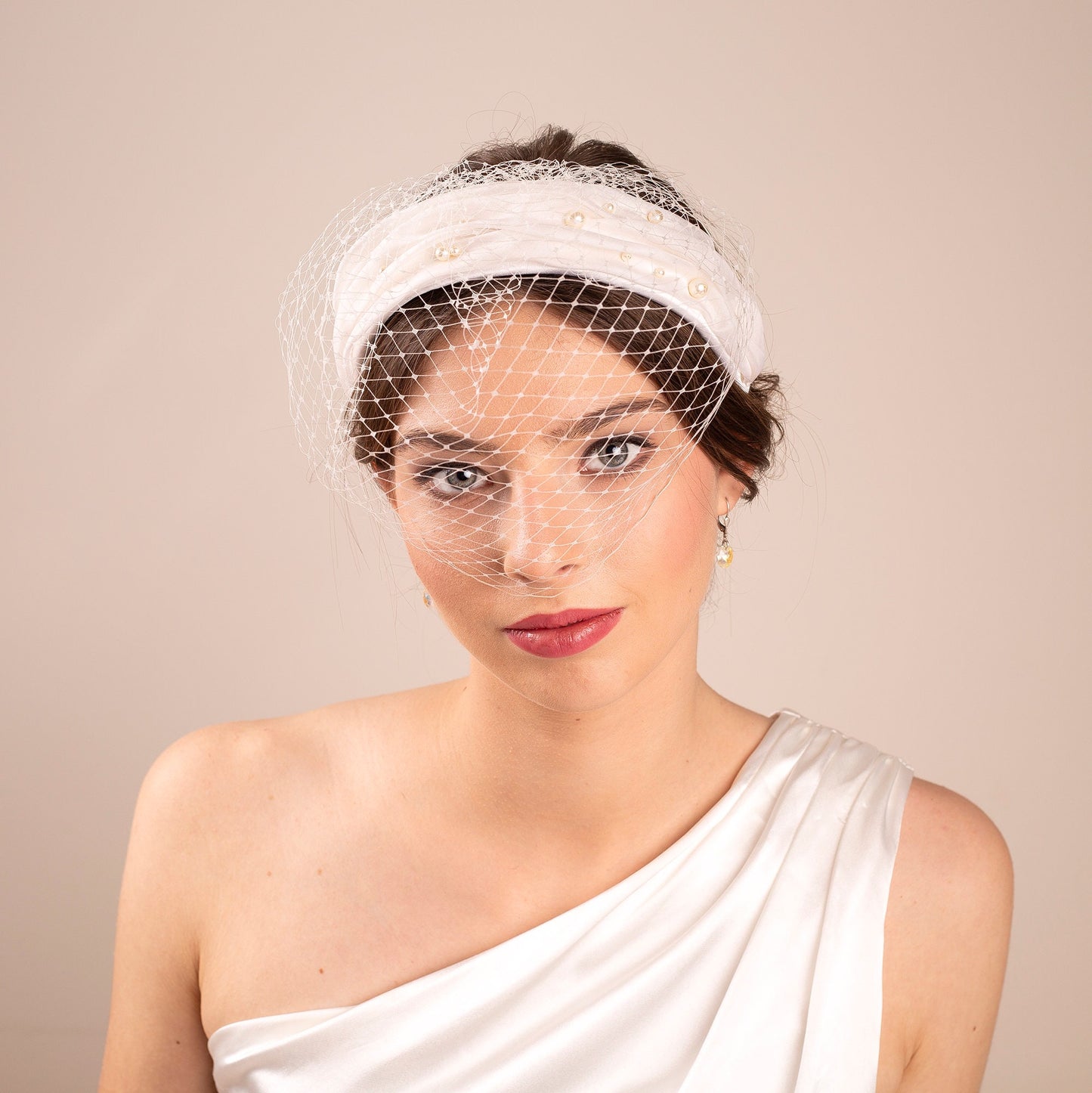 Hollywood Glam Style Wedding Headband: Ruffled Silk Headpiece with removable Veil with Swarovski Pearls for a 1950s bride