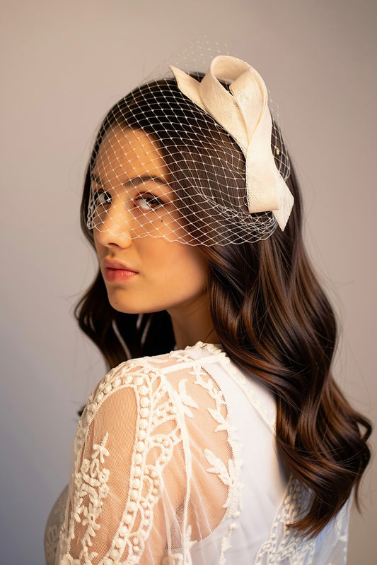 Bridal Bow Fascinator with Bandeau Veil, Wedding Headpiece on Clip, Birdcage Veil for Bride, City Hall Wedding Accessory, Courthouse Bride