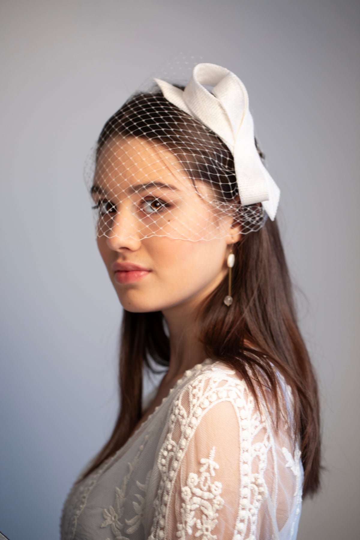 Bridal Bow Fascinator with Bandeau Veil, Wedding Headpiece on Clip, Birdcage Veil for Bride, City Hall Wedding Accessory, Courthouse Bride
