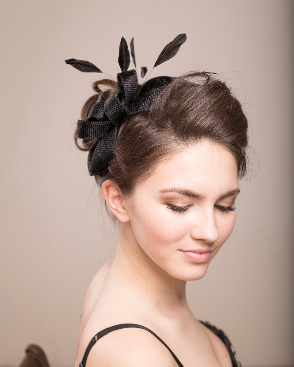 Eleganter Federfascinator, moderner Kopfschmuck für Hochzeitsgäste