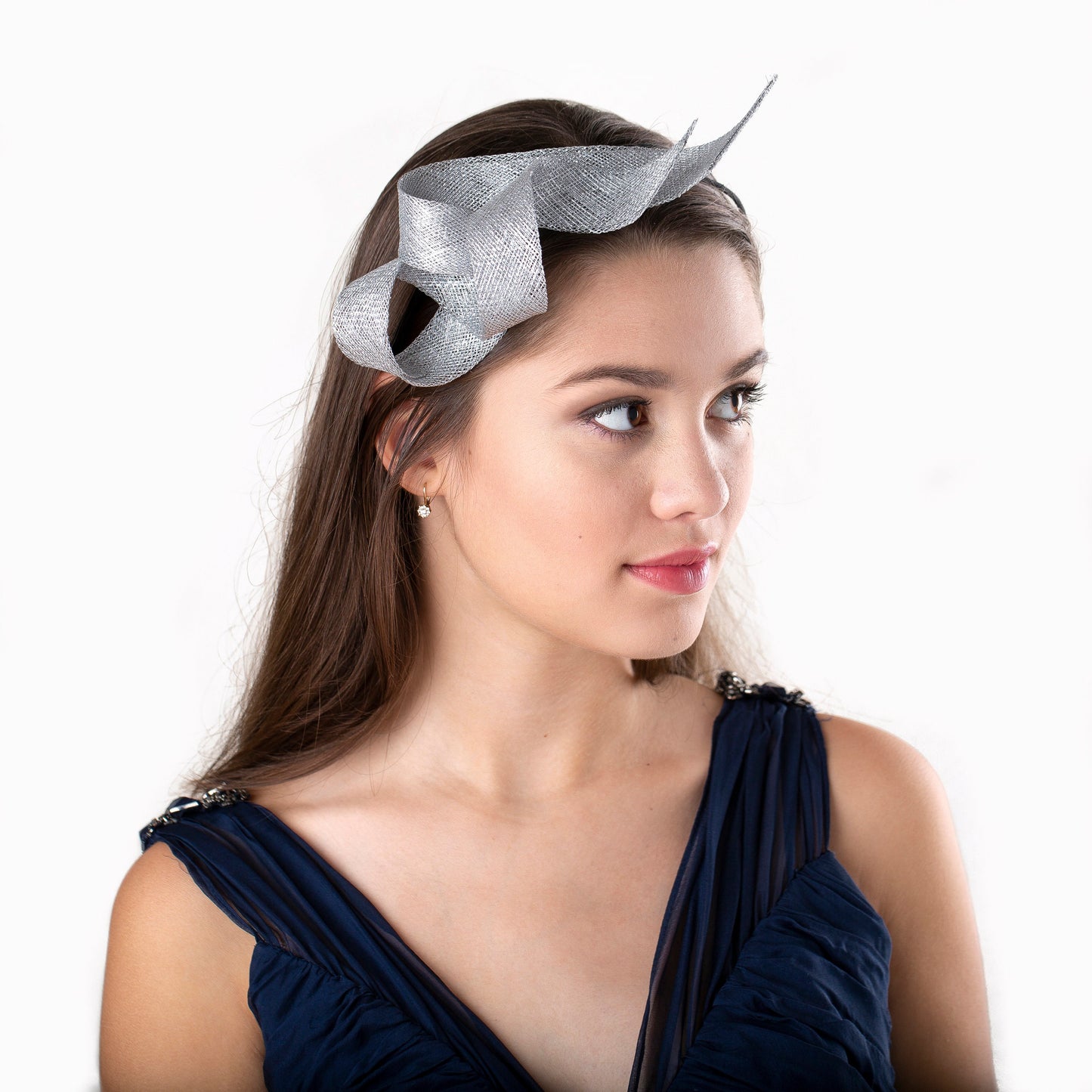 Skulpturaler Fascinator für Hochzeitsgäste auf einem bequemen Doppelstirnband, Damenhut-Fascinator