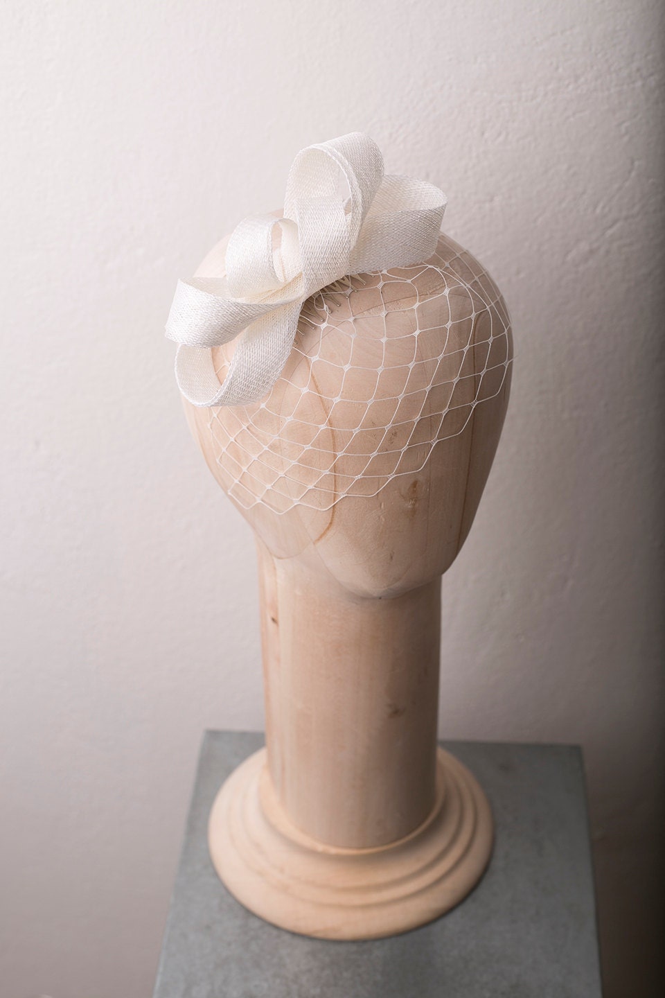 Bridal Bow Fascinator with Birdcage Veil, Elegant Wedding Headpiece