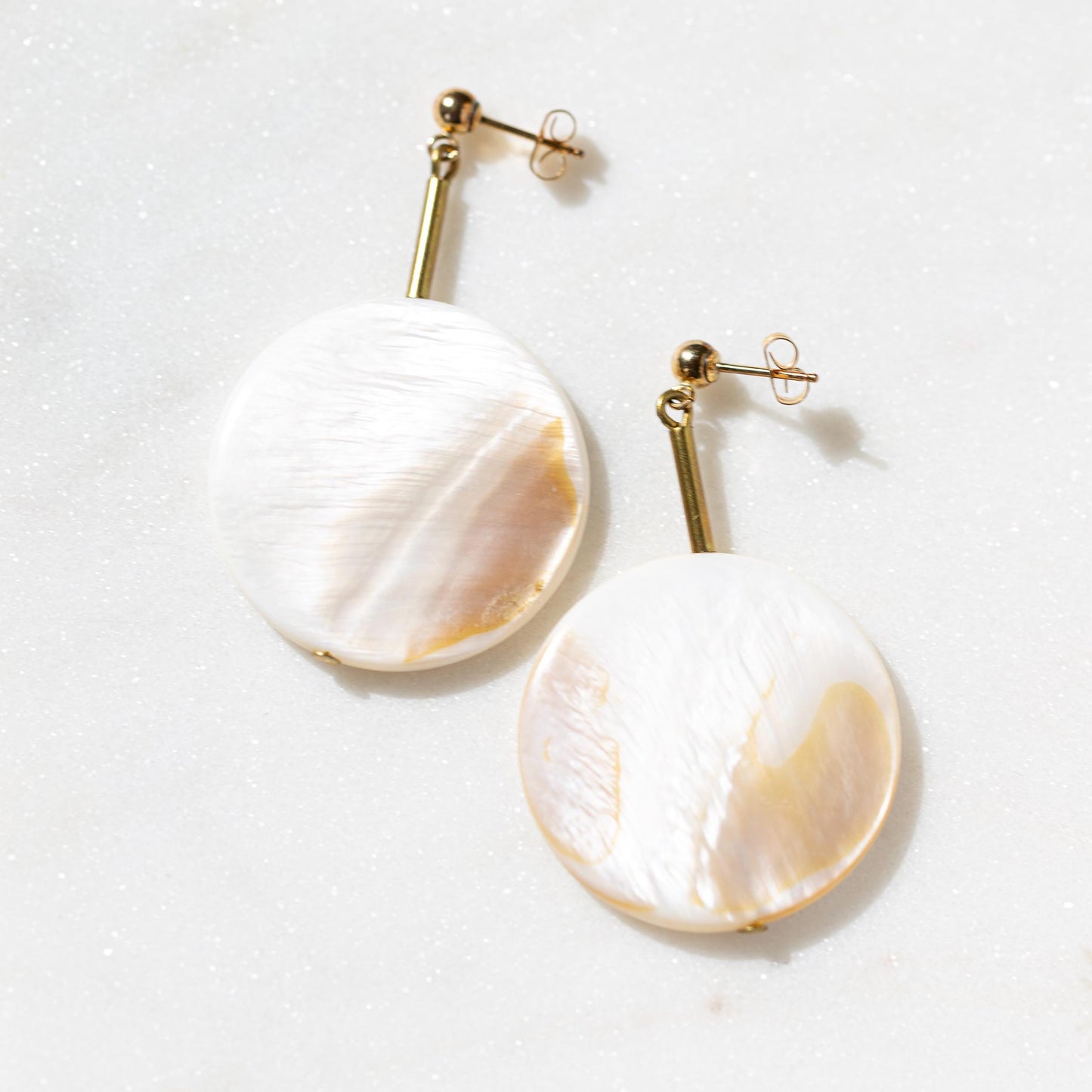 Ručně broušené perleťové náušnice: Zlato 14k