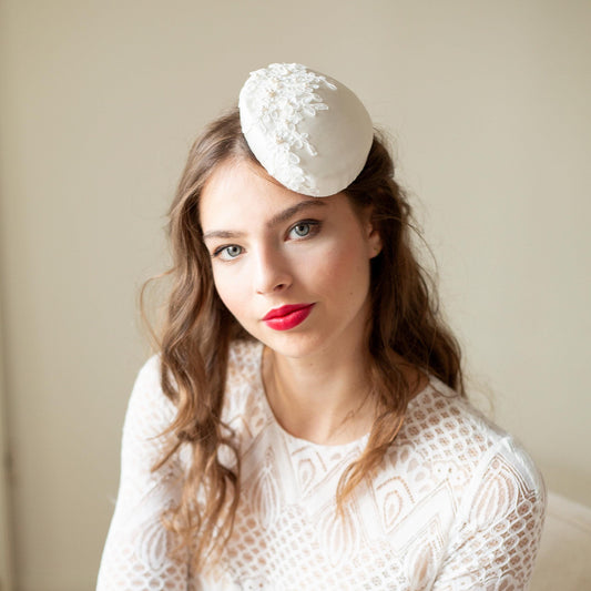 Civil Ceremony Pillbox with Lace and Pearls for a bride, Pearl Beaded Bridal Hat, Ivory Lace Headpiece, Wedding fascinator Mini Hat Pillbox
