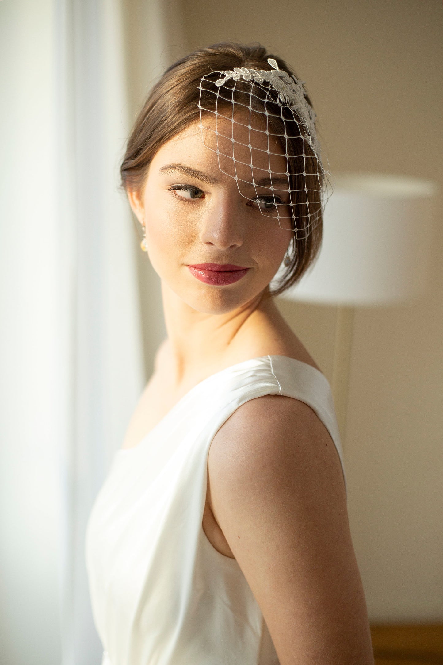 Svatební závoj s květinovou krajkou v barvě slonoviny