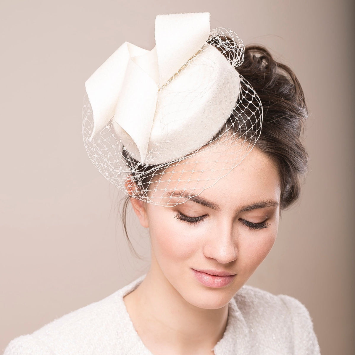 Ivory Bridal Pillbox Hat with Birdcage Veil – Felt Wedding Hat, Modern Bride Headpiece