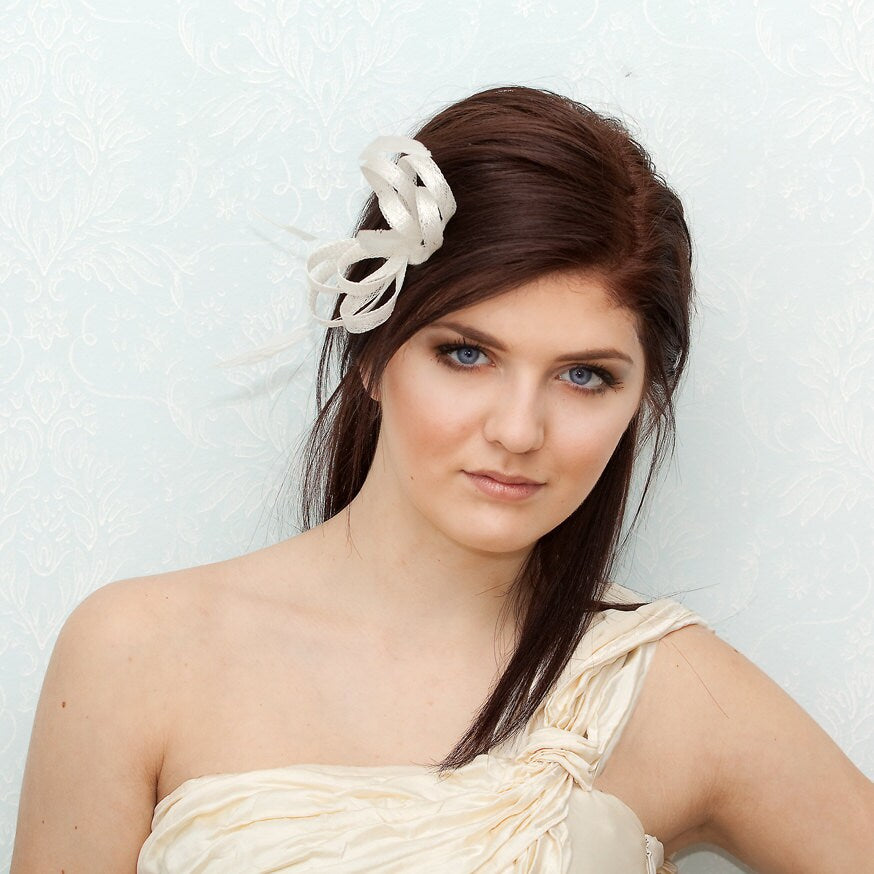 White Birdcage Fascinator, Feathered Bridal Bow Headpiece, Wedding Headpiece with Birdcage Veil, Civil Wedding Ceremony Fascinator