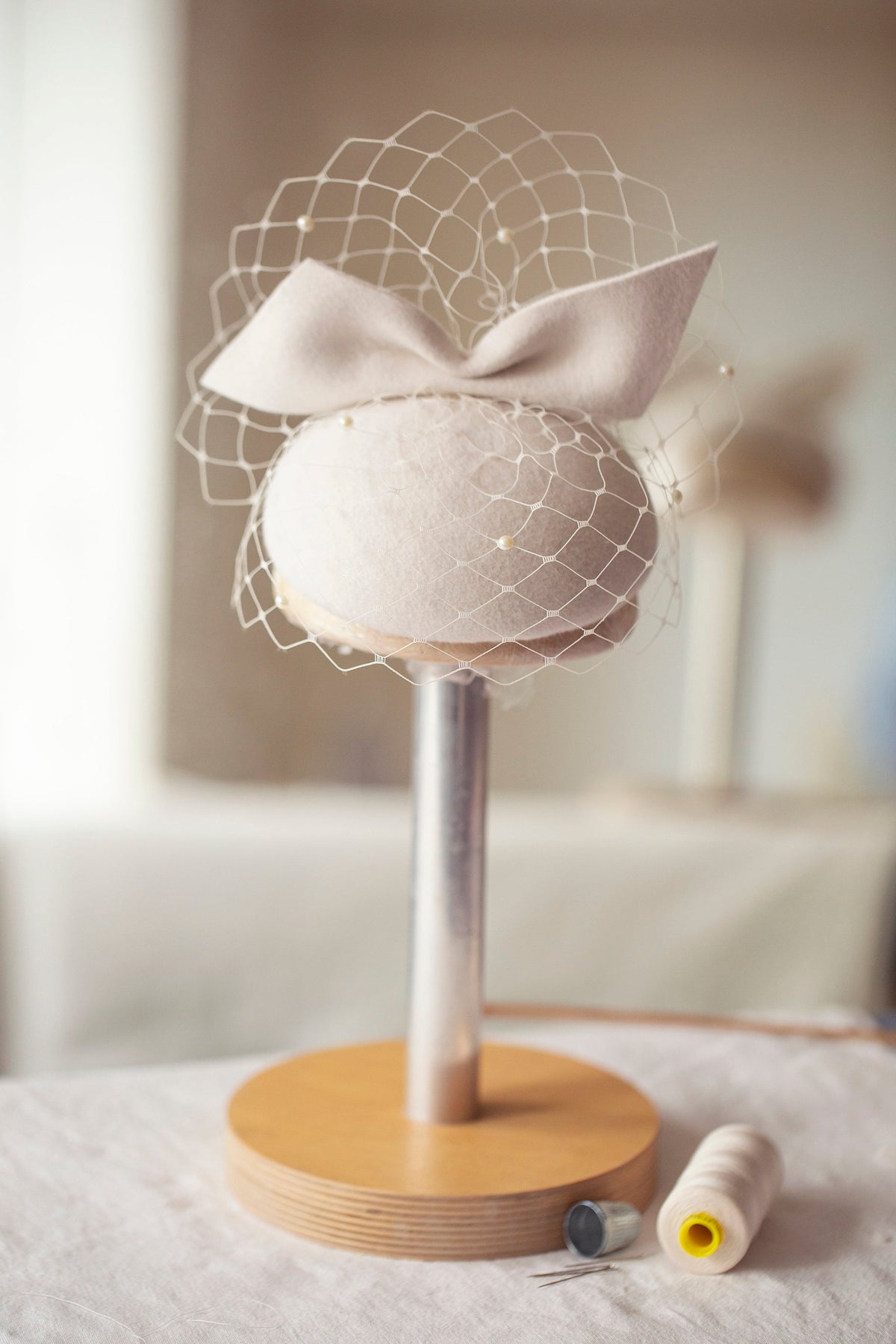Bridal Felt Pillbox Hat with Bow & Birdcage Veil, Wedding Mini Hat, Elegant City Hall Bride