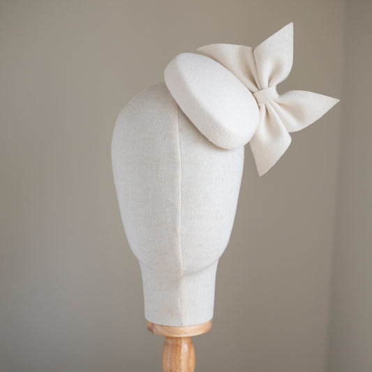 Ivory Bridal Pillbox Hat with Oversize Hair Bow – Couture Wedding Hat, Minimalist Formal Headpiece
