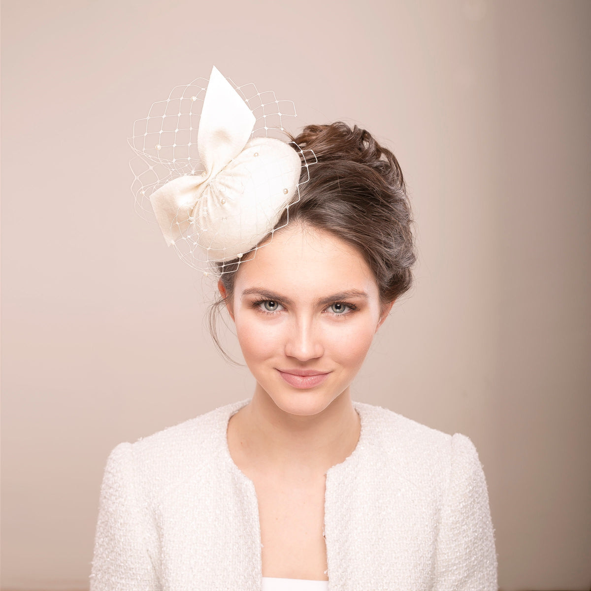 Bridal Felt Pillbox Hat with Bow & Birdcage Veil, Wedding Mini Hat, Elegant City Hall Bride