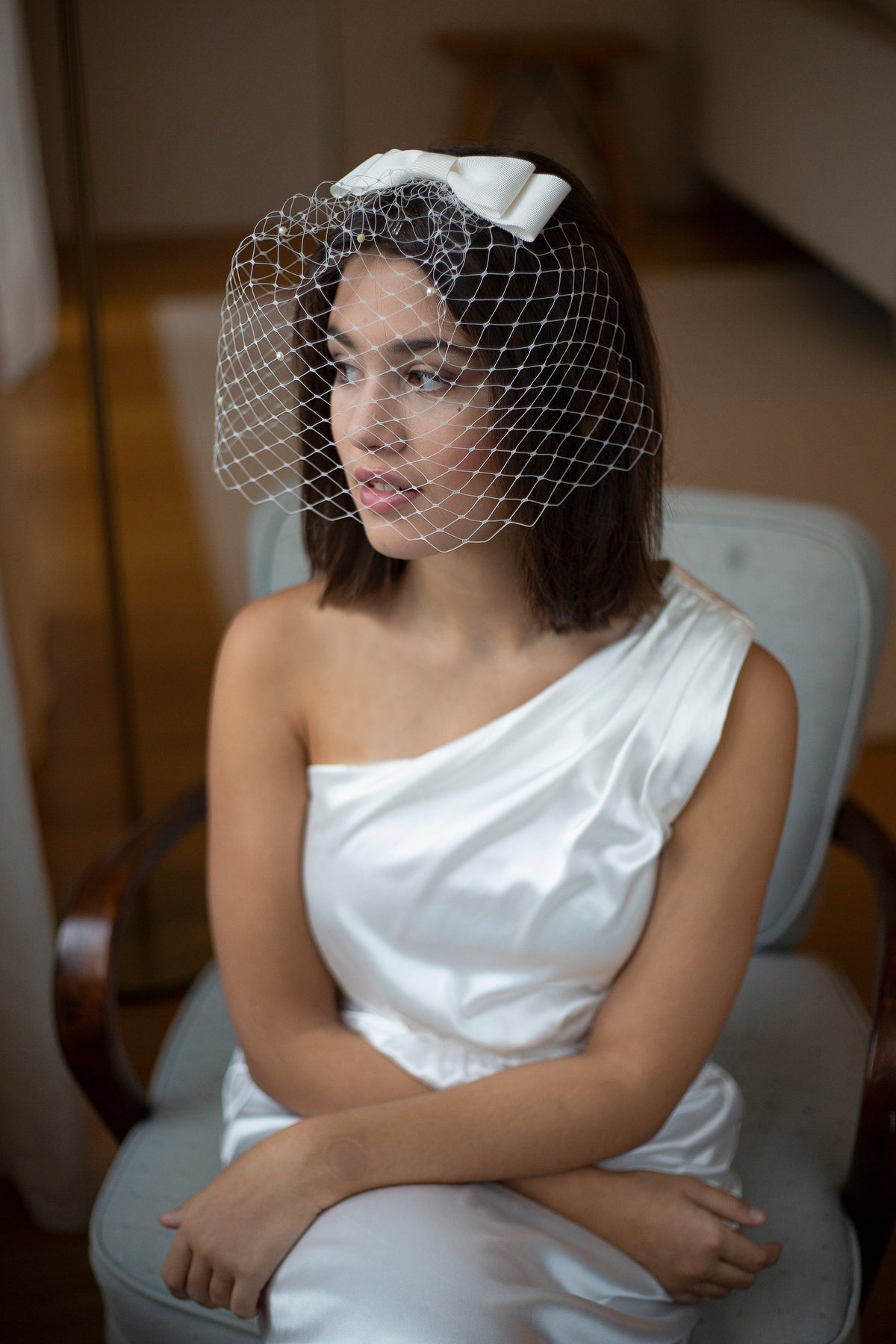 Ivory Bridal Bow Birdcage Veil: Modern Wedding Hair Accessory