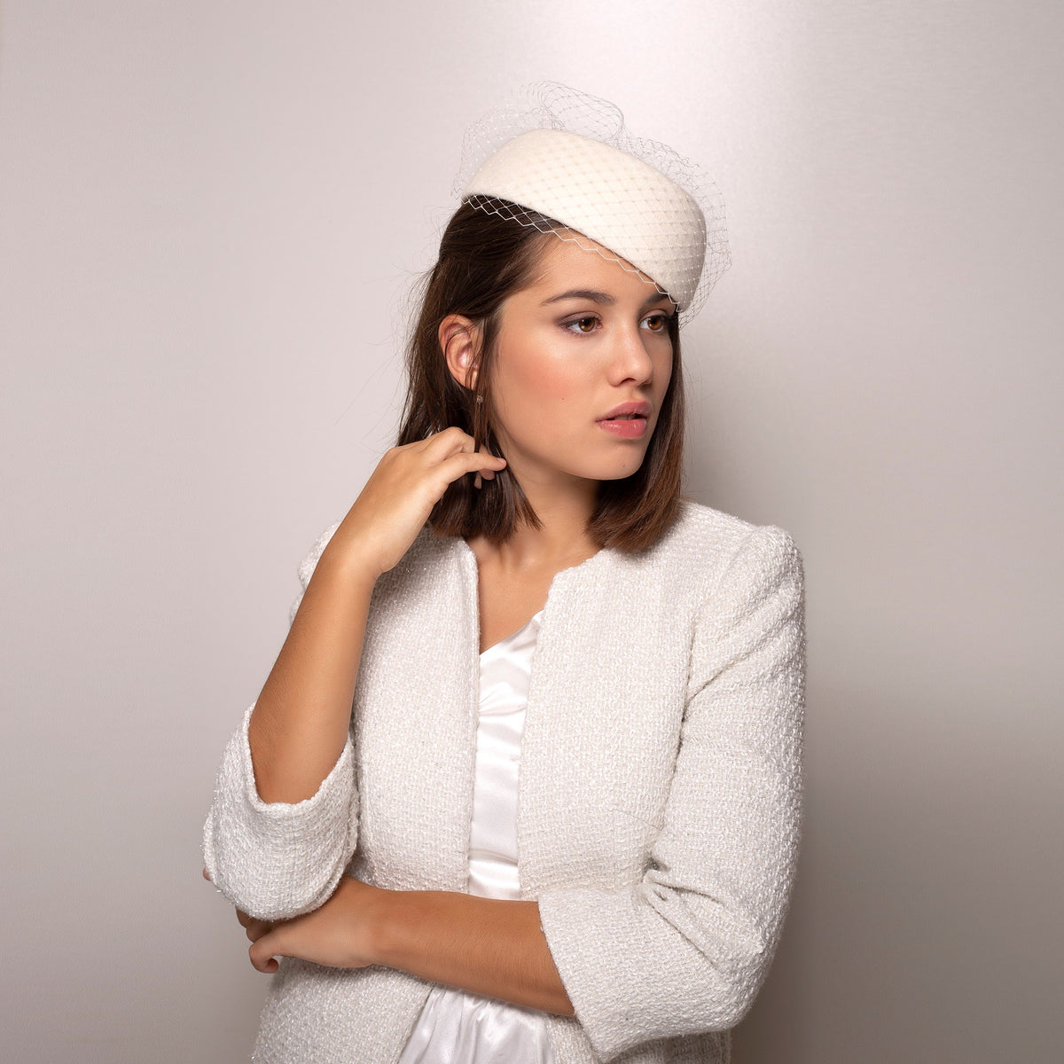 Minimalist Pillbox Wedding Hat with Birdcage Veil Jackie Kennedy Inspired Bridal Hat, Courthouse Wedding Headpiece, Civil Wedding Fascinator