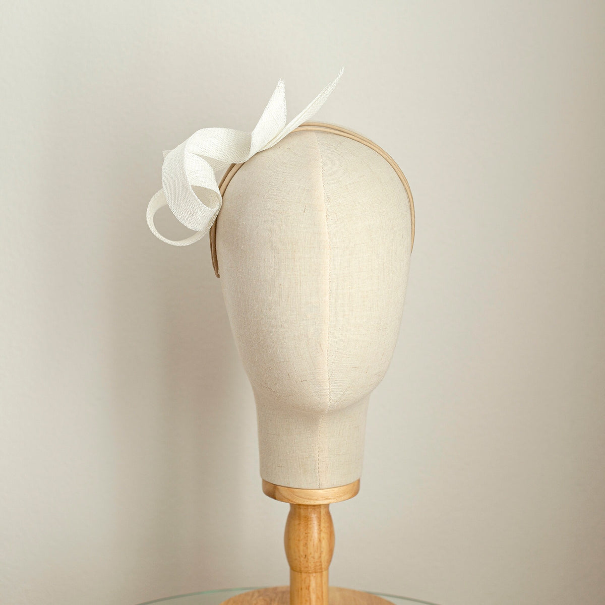 White Bridal Headpiece, Wedding Fascinator Headband, Mother of the Bride Hair Accessory, Bridesmaid Elegant Women Wedding Guest Fascinator