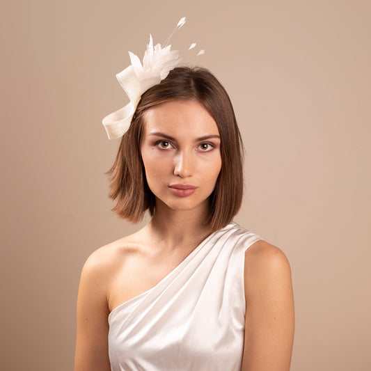 Bridal feather fascinator, Wedding feather headpiece, bridal feather hairpiece, fascinator for bride