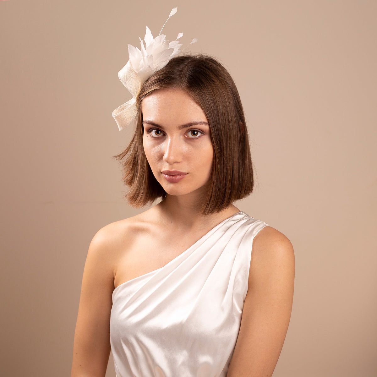 Bridal feather fascinator, Wedding feather headpiece, bridal feather hairpiece, fascinator for bride