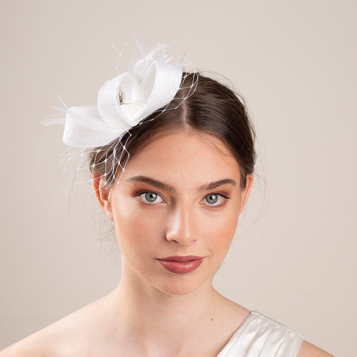 Minimal bridal fascinator with netting and feathers, white feather headpiece for civil wedding bride