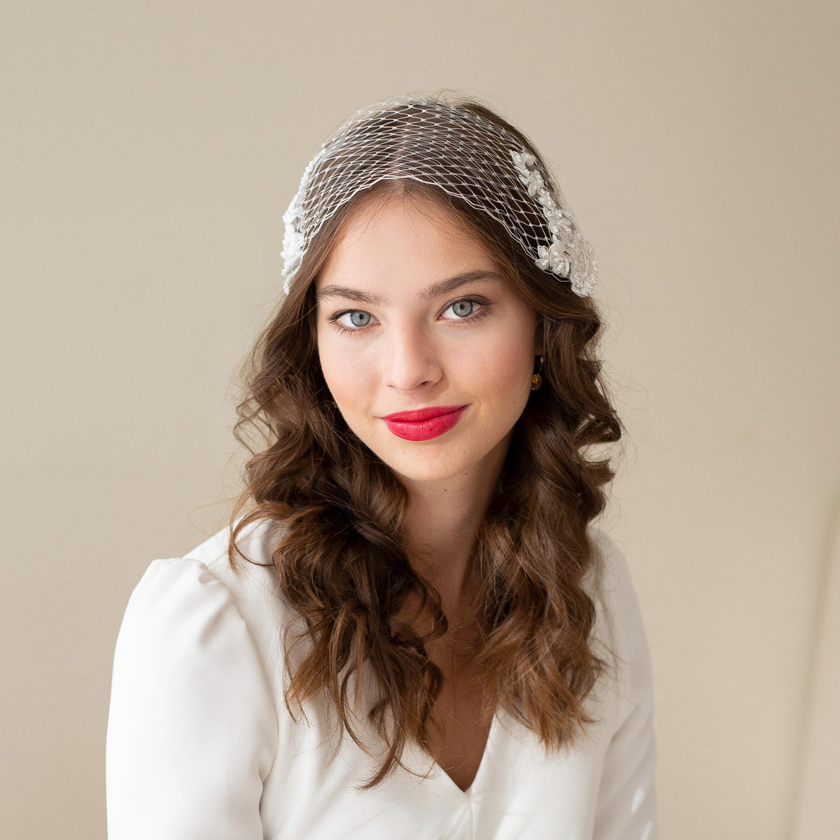 Wedding bandeau veil made of lace, face netting with pearl-embellished lace, ivory floral lace net headband for the bride